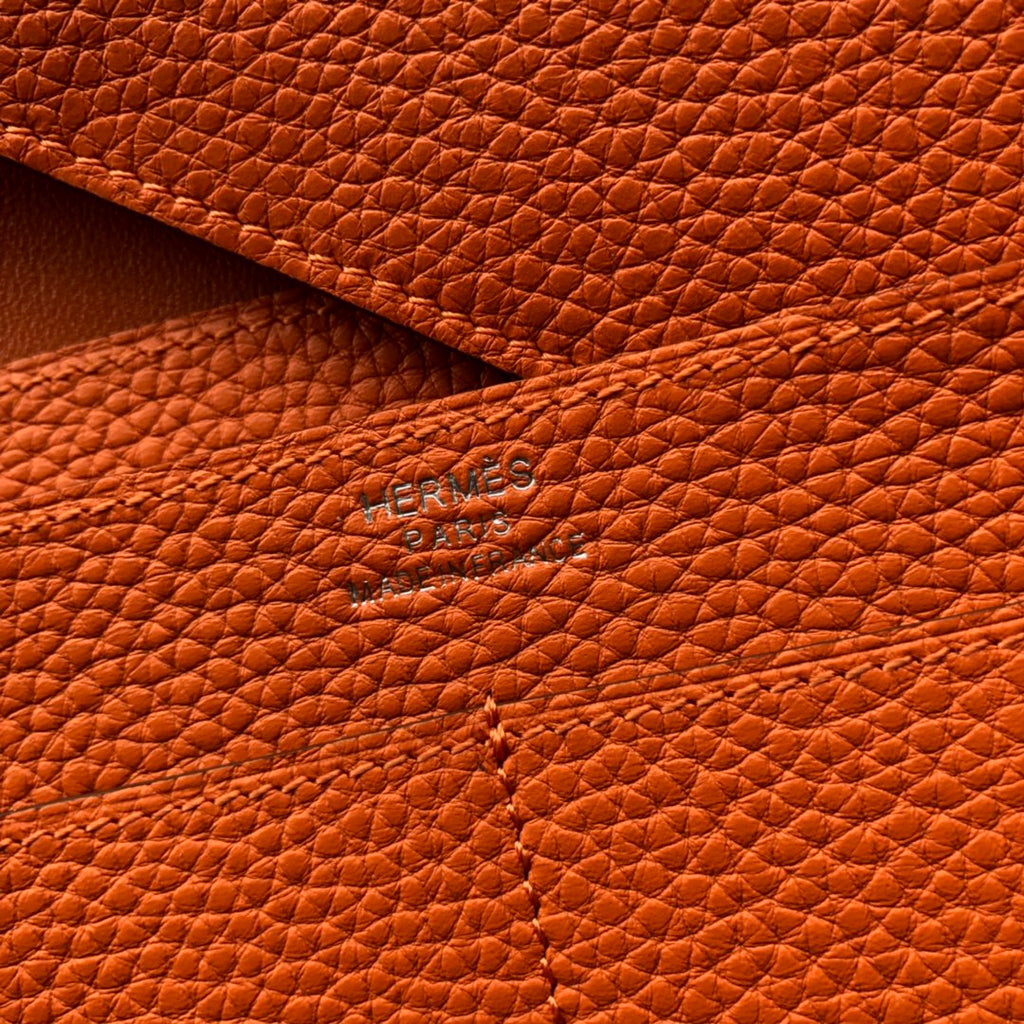 TOGO PASSPORT HOLDER 20 IN FIRE ORANGE CALFSKIN