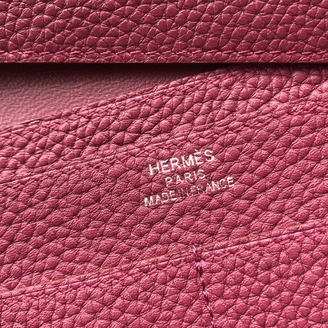 TOGO PASSPORT HOLDER 20 IN JAM PURPLE CALFSKIN