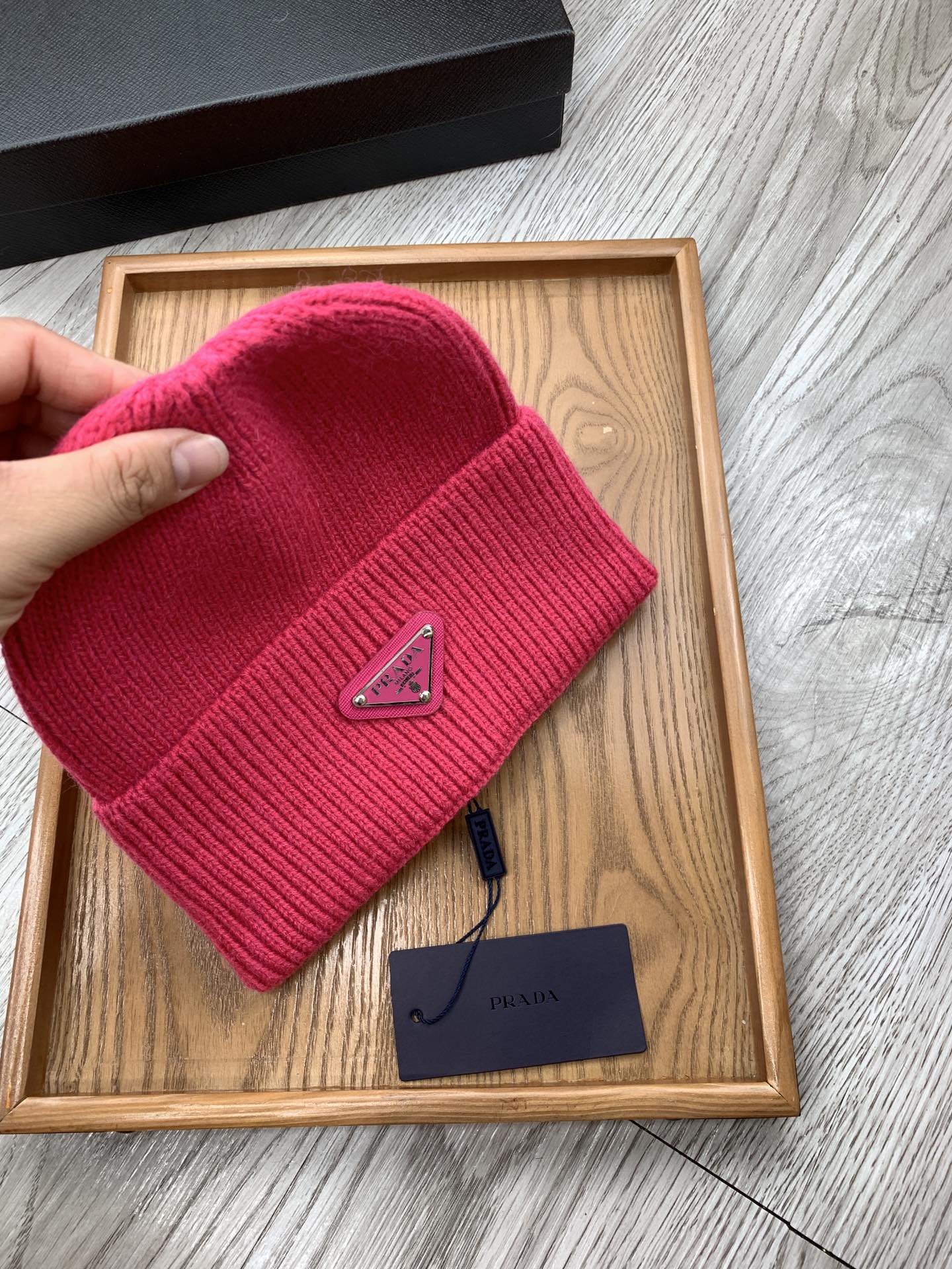 BEANIIE HAT IN BRIGHT PINK WOOL 335037