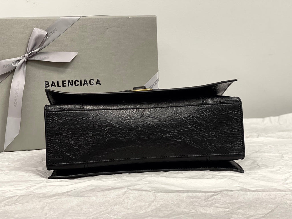 CRUSH MEDIUM CHAIN BAG 31 IN BLACK CRUSHED CALFSKIN GOLD HARDWARE