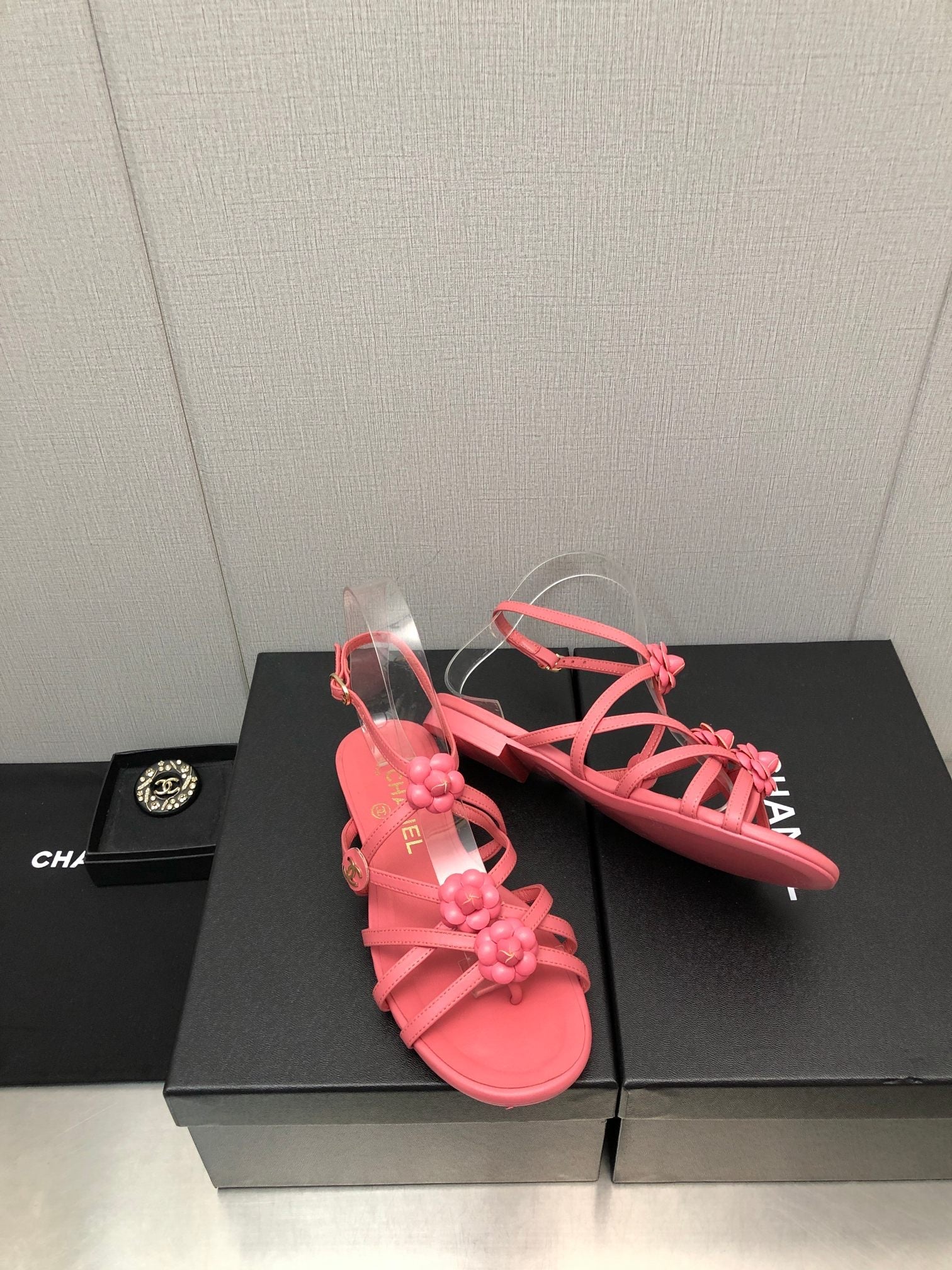 FLORAL FLAT SANDAL IN DARK PINK LAMBSKIN