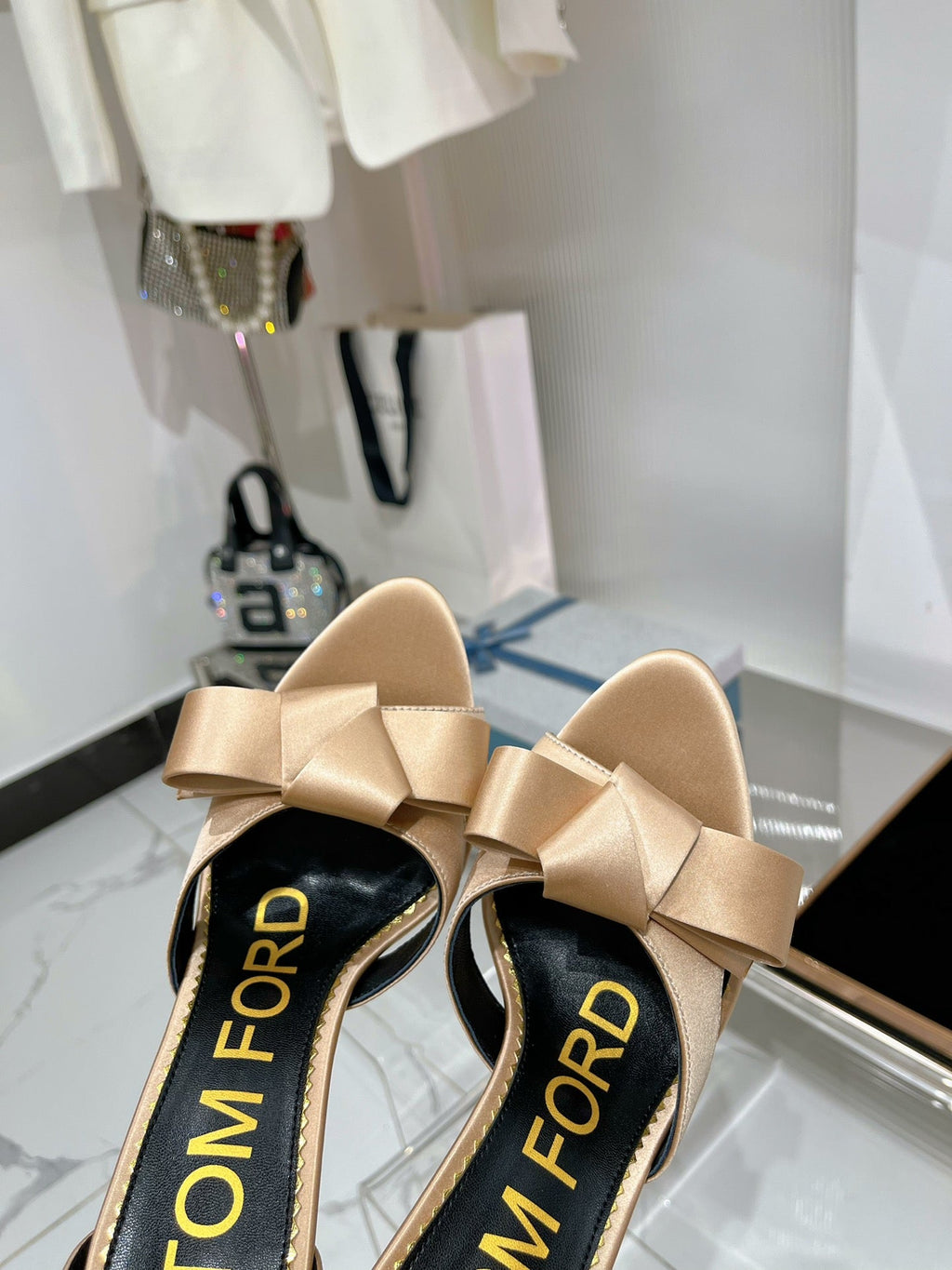 HIGH HEELS 11 CM IN FAWN GOLD PURE SILK AND LAMBSKIN