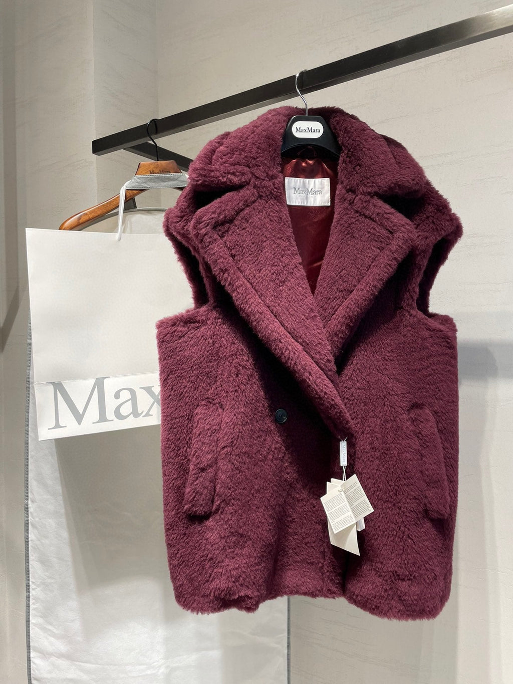 MAX MARA 25S SLEEVELESS TEDDY VEST 065