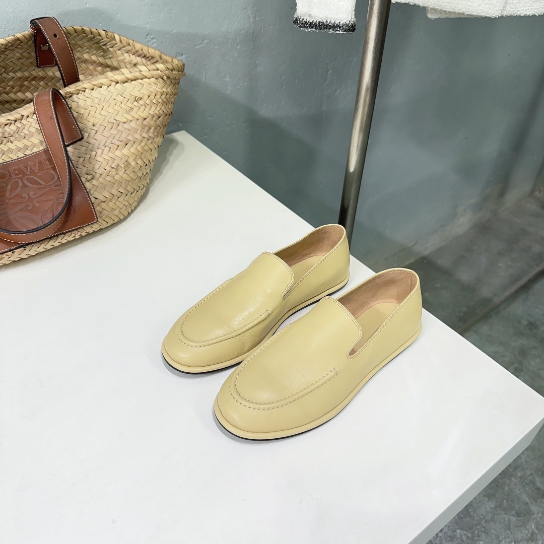 THE ROW 26S CLASSIC LOAFERS IN CAMEL BEIGE CALFSKIN
