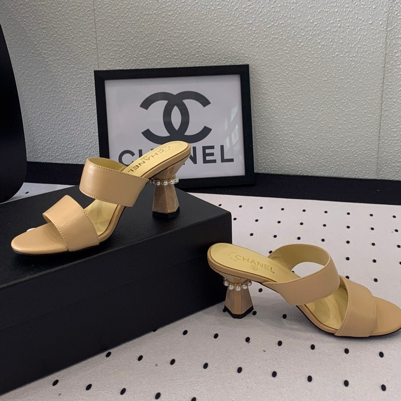MULES cream LAMBSKIN