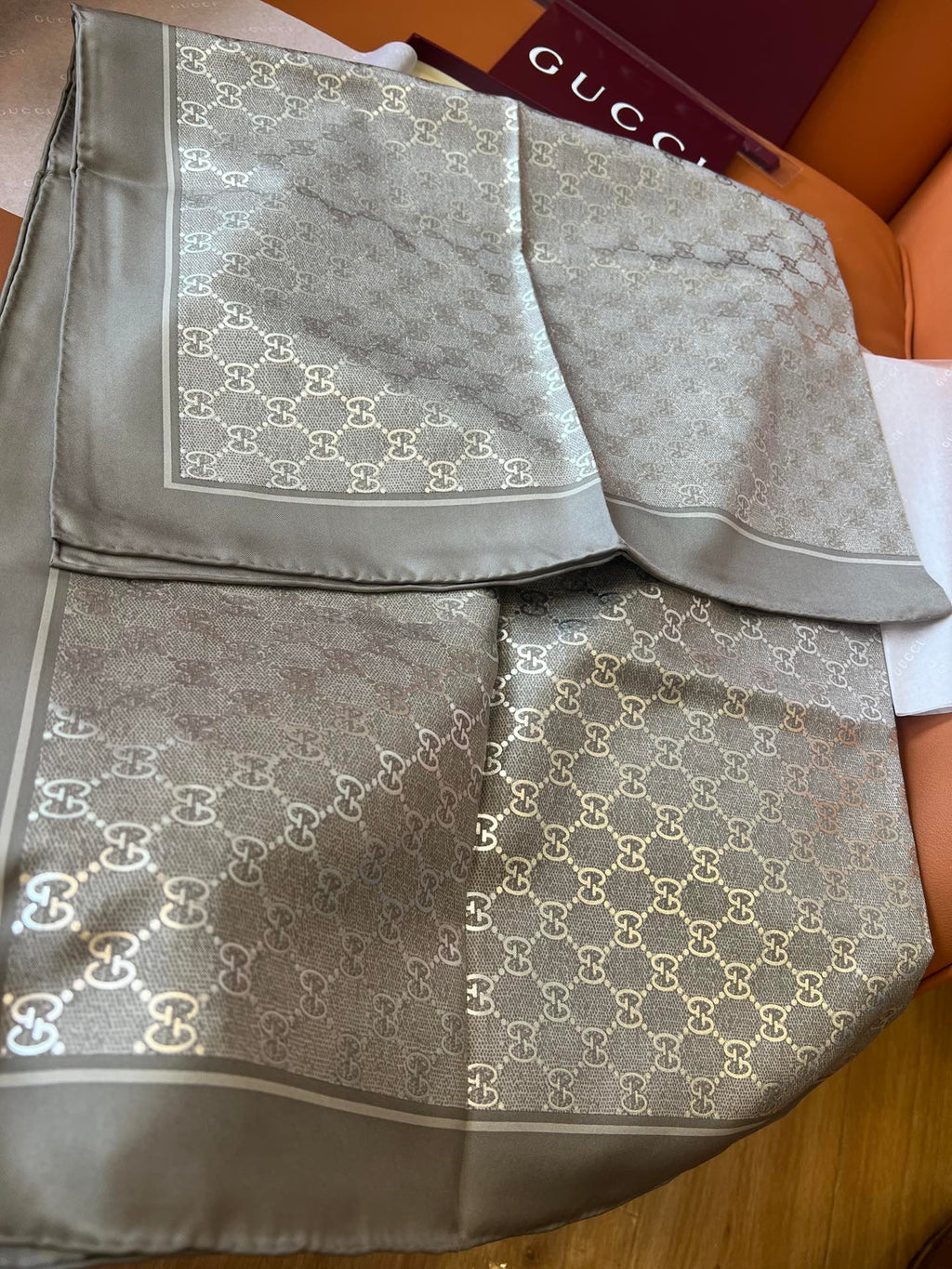 GUCCI 26S SCARF 90 IN SILK 816290