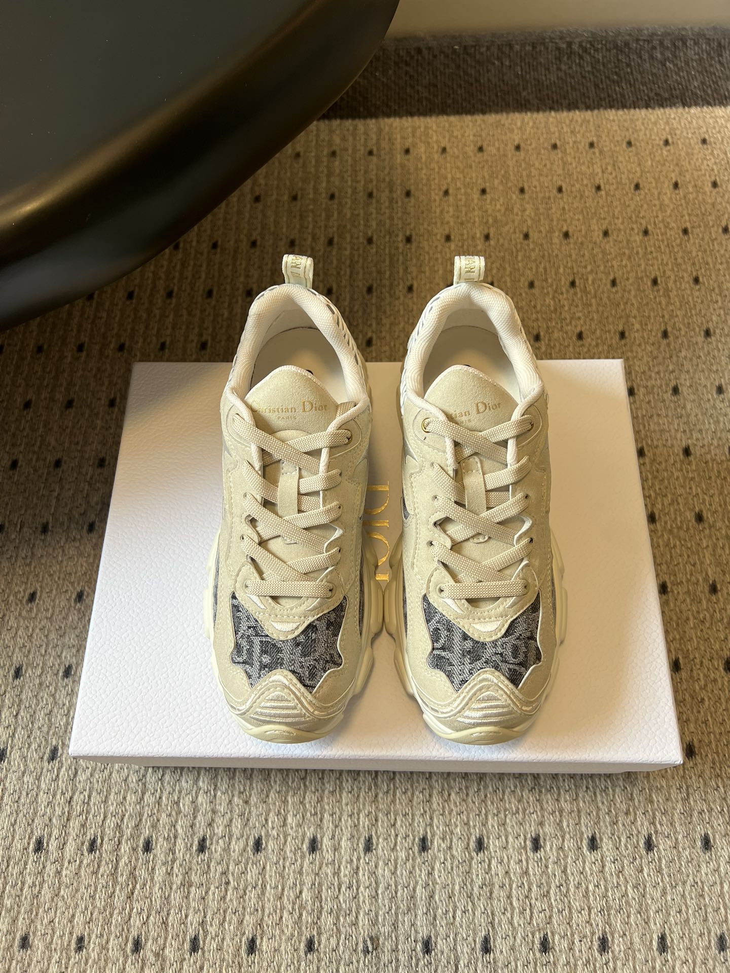 DIOR 26S VIBE SNEAKER 55MM IN DARK GRAY DIOR OBLIQUE LUSENTI EMBROIDERED COTTON AND BEIGE SUEDE