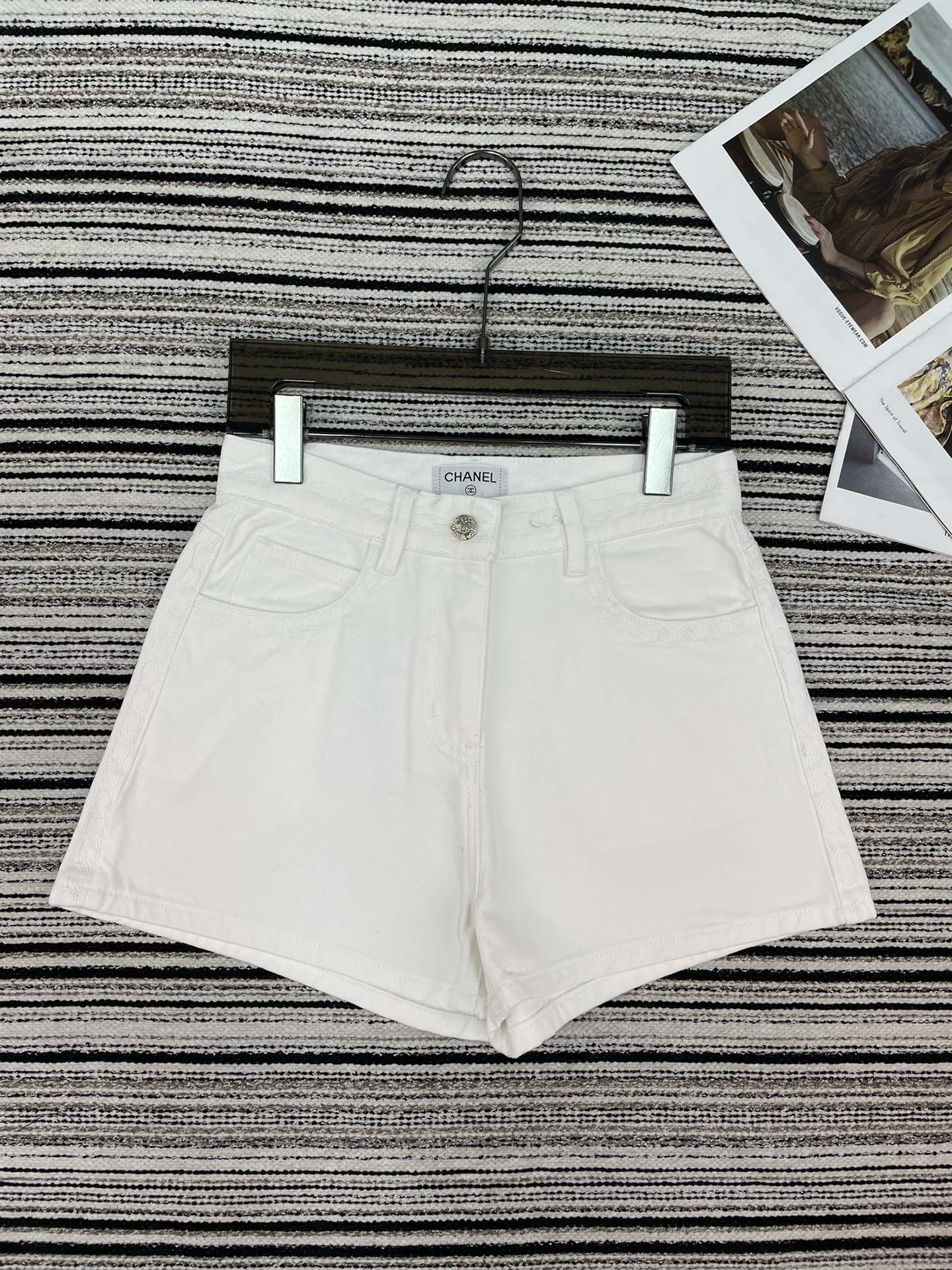 CHANEL 26S DENIM SHORTS 894