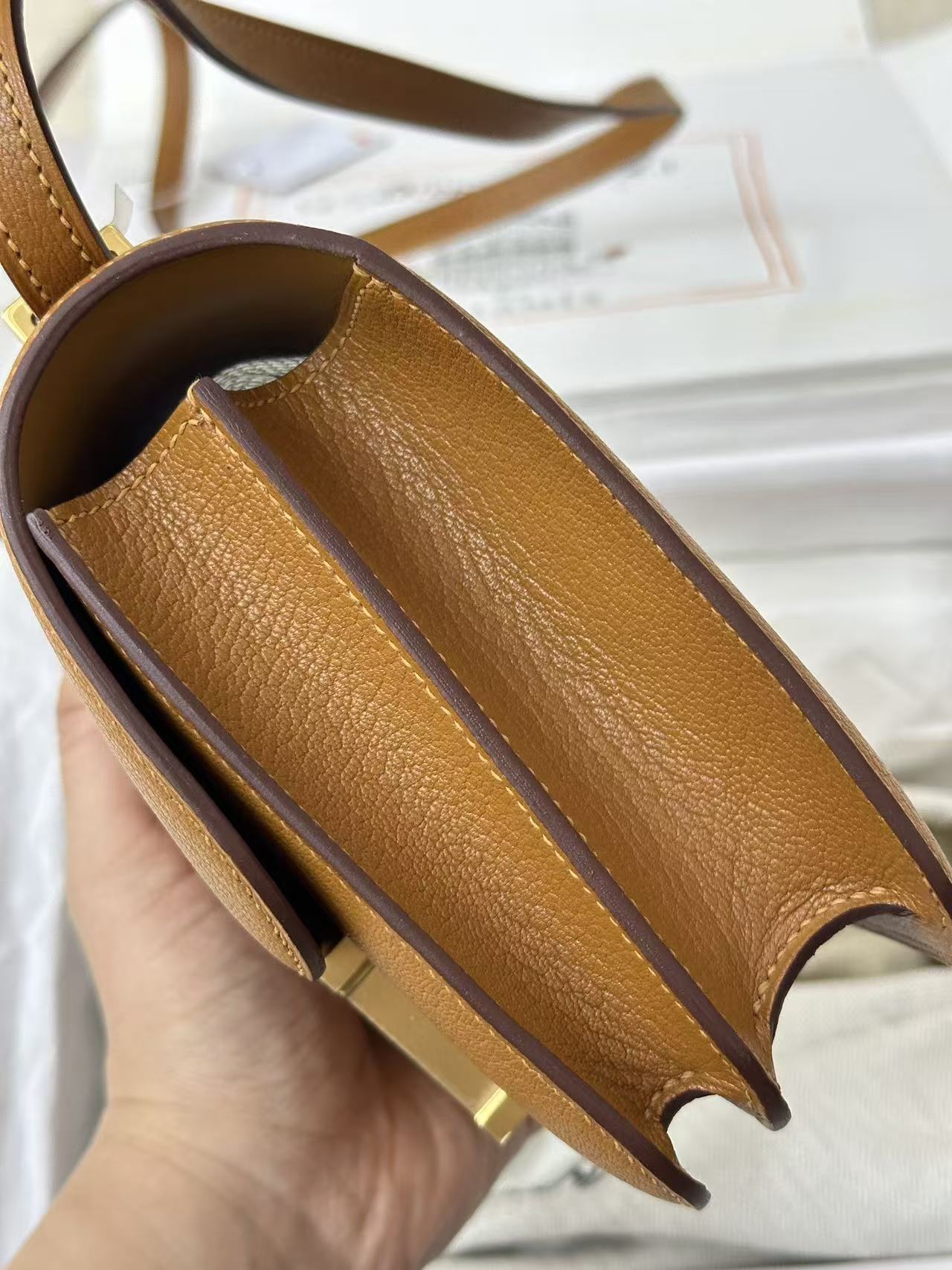 CONSTANCE 19CM IN GOLDEN BROWN EPSOM GOLD HARDWARE