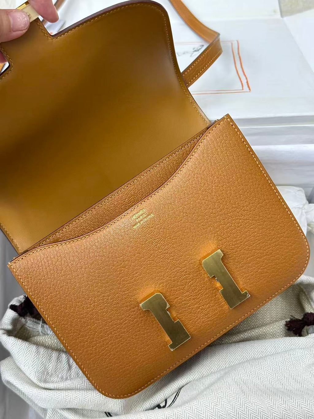 CONSTANCE 19CM IN GOLDEN BROWN EPSOM GOLD HARDWARE