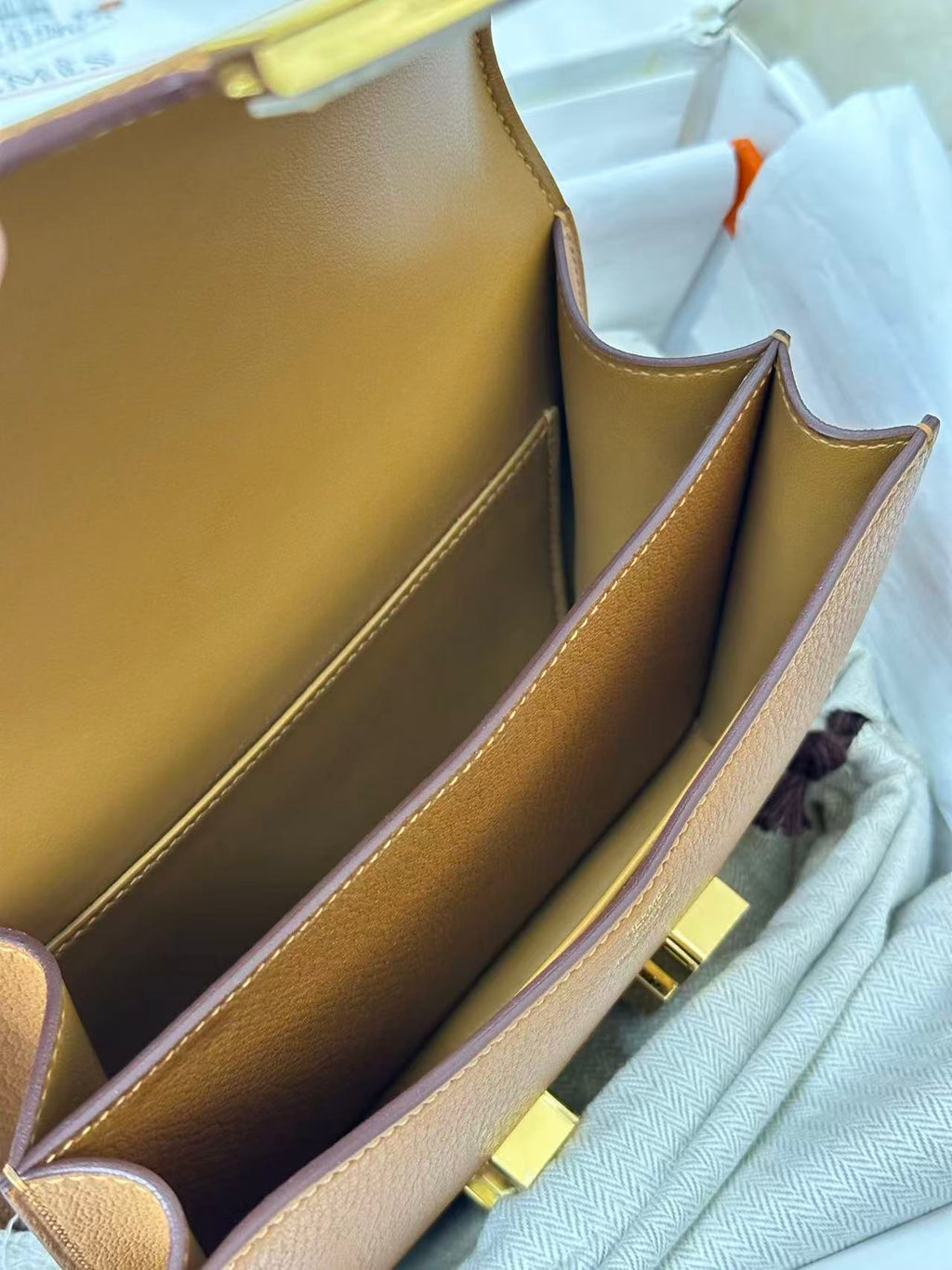 CONSTANCE 19CM IN GOLDEN BROWN EPSOM GOLD HARDWARE