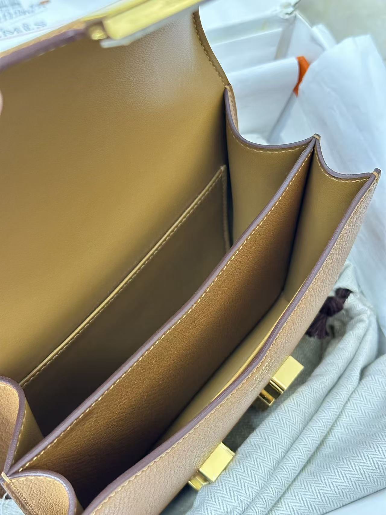 CONSTANCE 19CM IN GOLDEN BROWN EPSOM GOLD HARDWARE