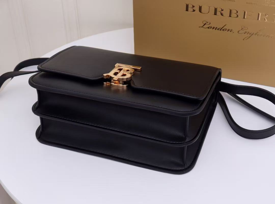BURBERRY MEDIUM FLAP BAG IN BLACK SMOOTH CALFSKIN