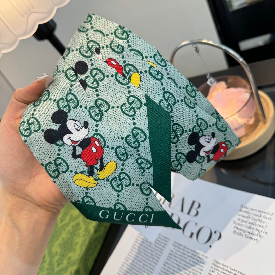 GUCCI 26S SCARF 90 IN SILK 225237