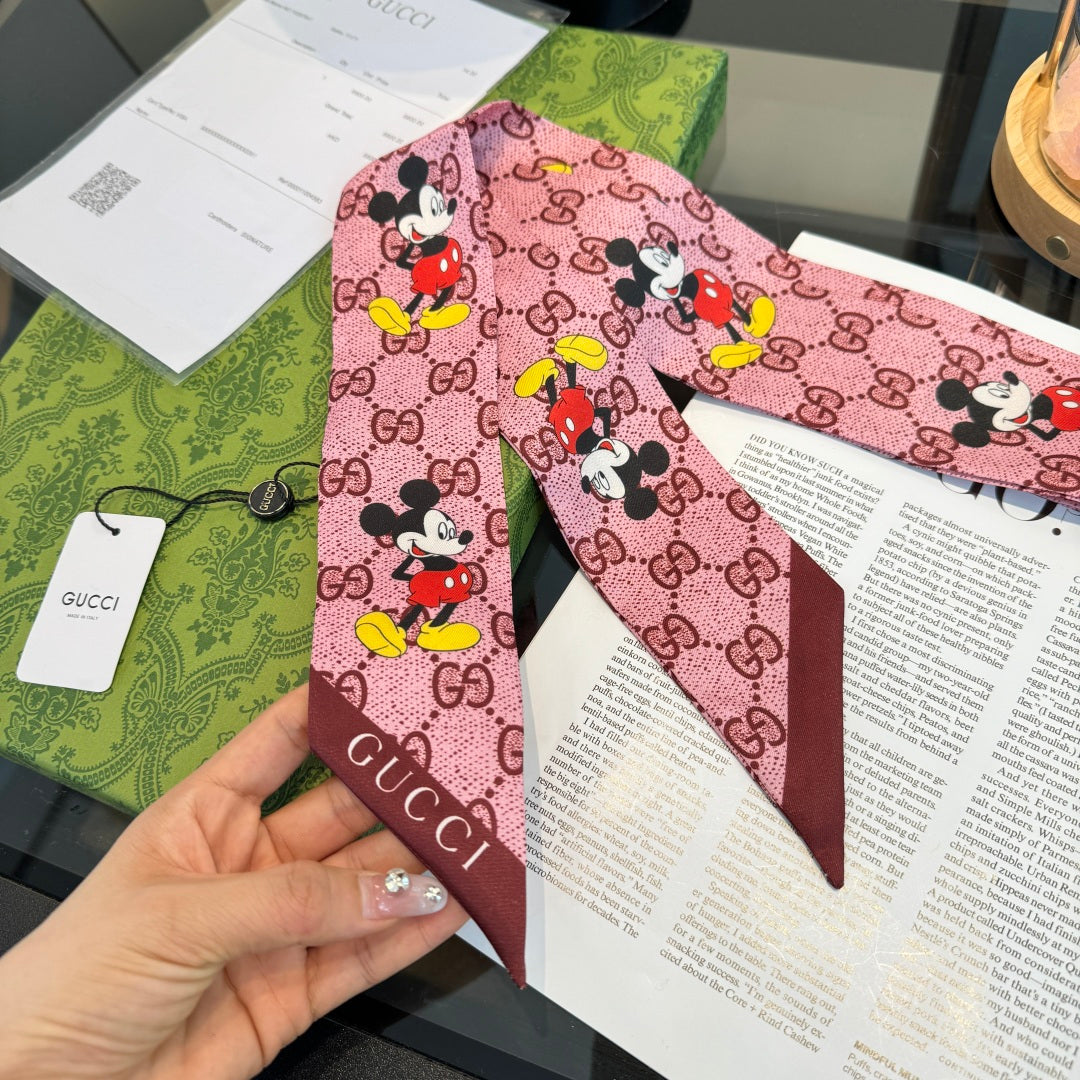 GUCCI 26S SCARF 90 IN SILK 225238