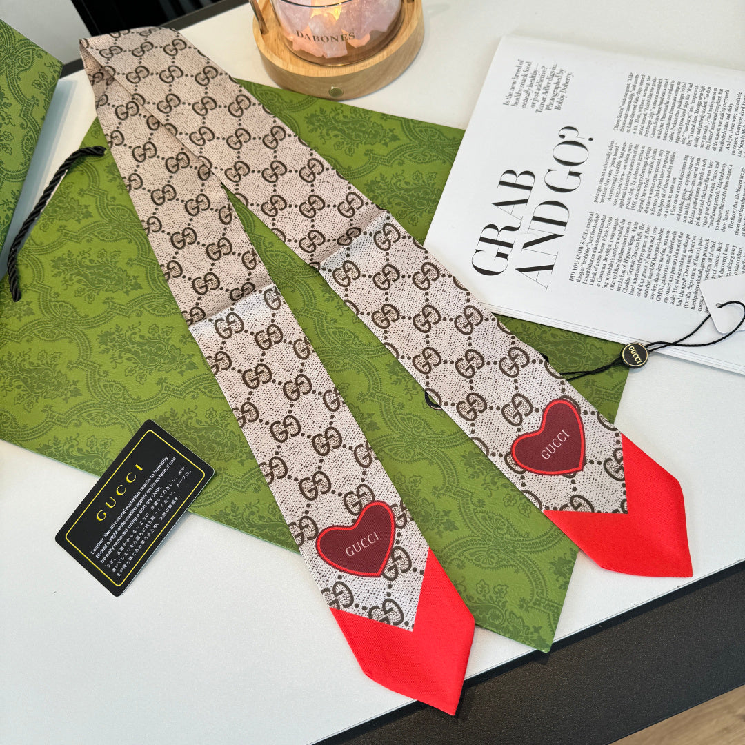 GUCCI 26S SCARF 120 IN SILK 269159