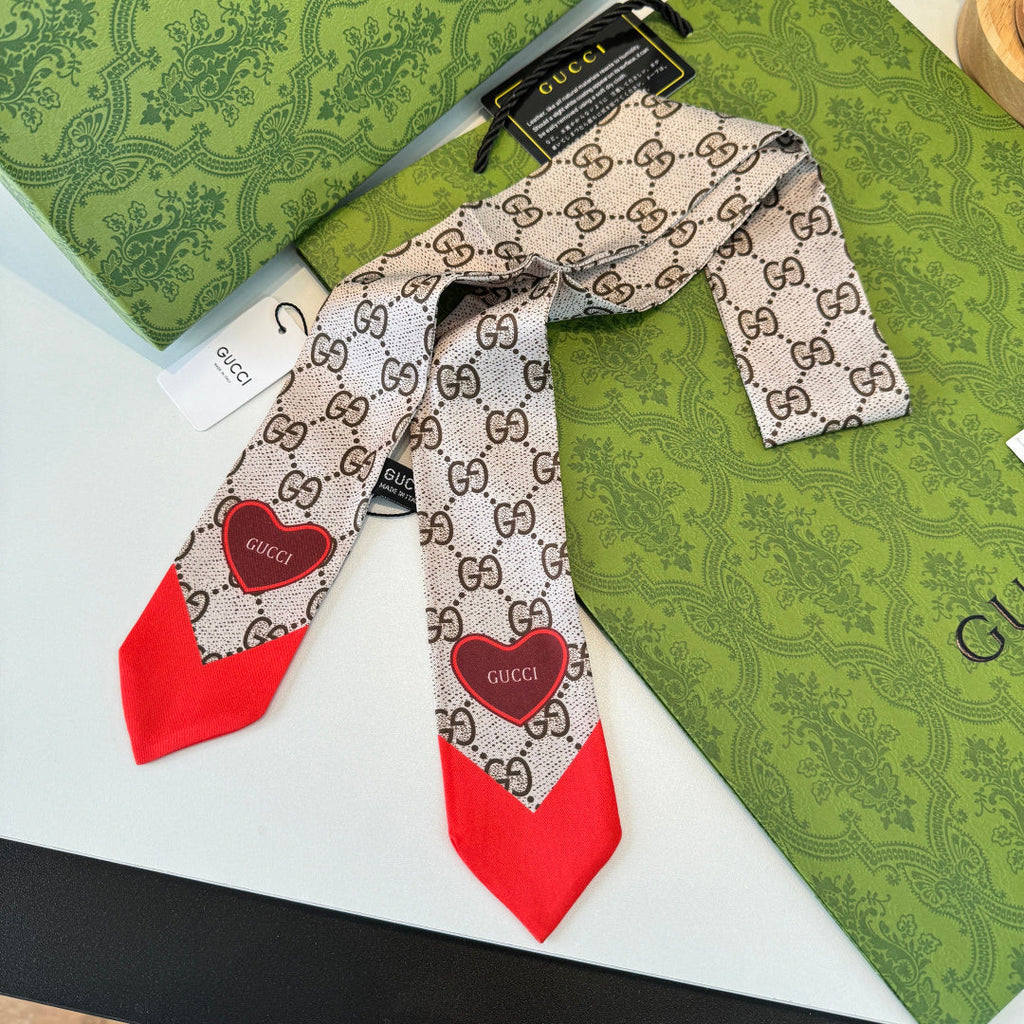 GUCCI 26S SCARF 120 IN SILK 269159