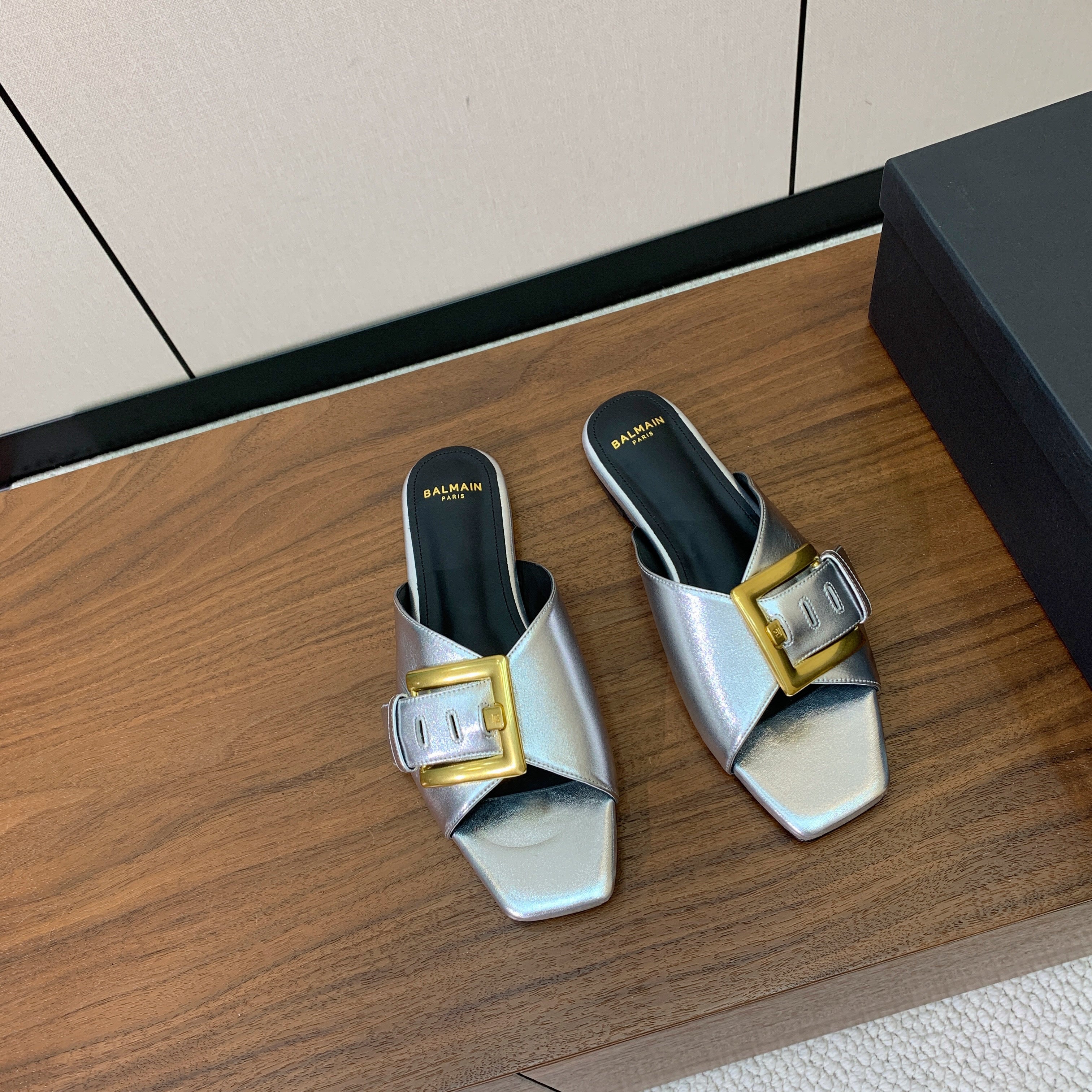 BALMAIN 26S B-BELT FLAT SANDALS IN METALLIC SILVER CALFSKIN