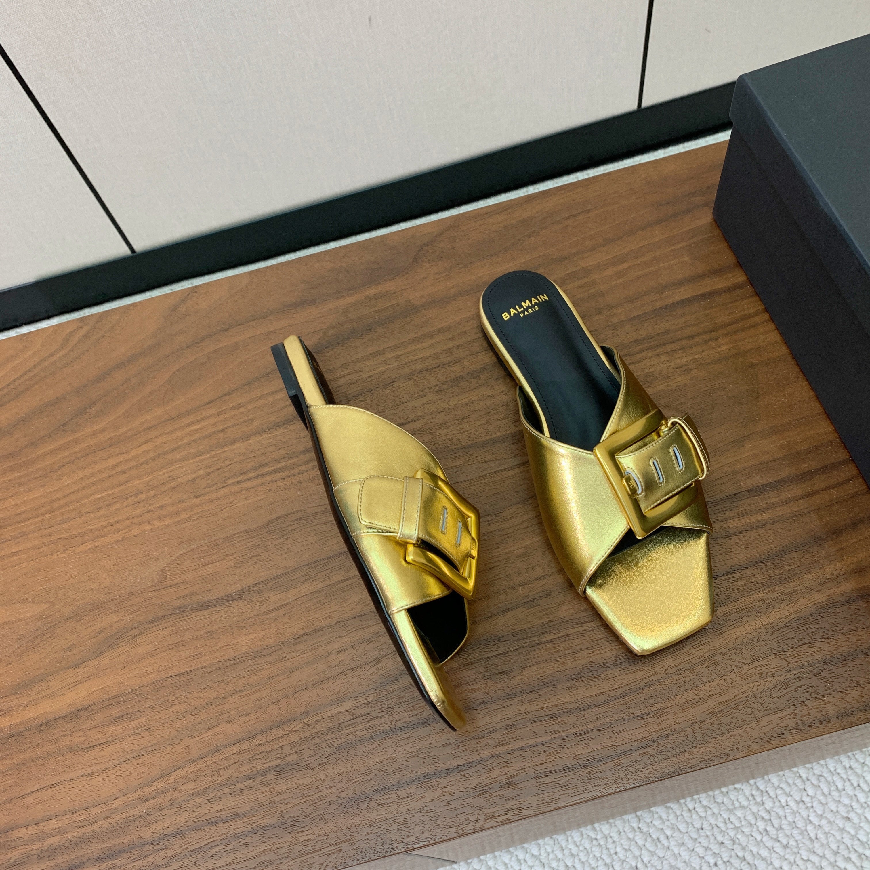 BALMAIN 26S B-BELT FLAT SANDALS IN METALLIC GOLD CALFSKIN