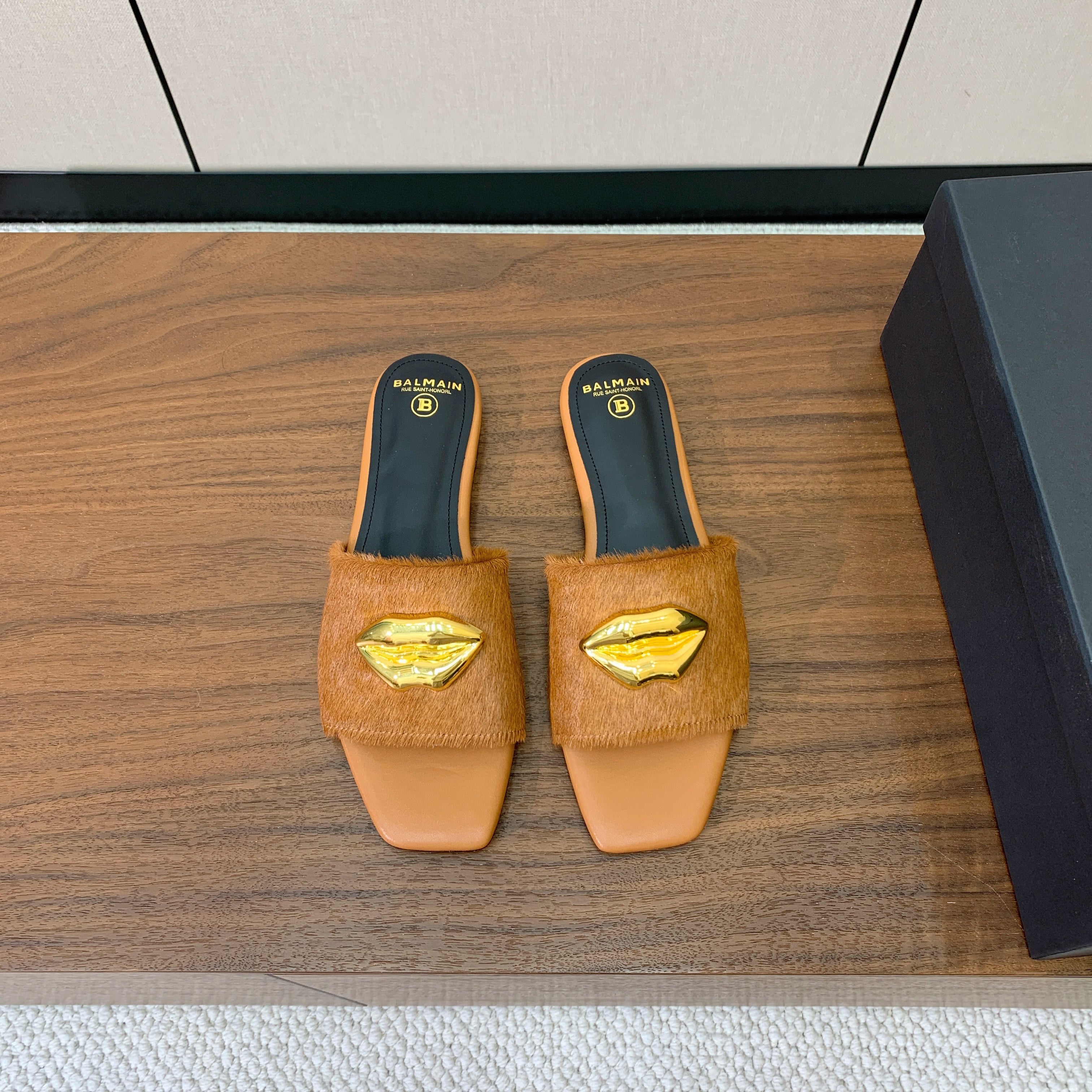 BALMAIN 26S LIP-EMBELLISHED SLIDES IN LIGHT BROWN PONY HAIR WITH GOLD HARDWARE