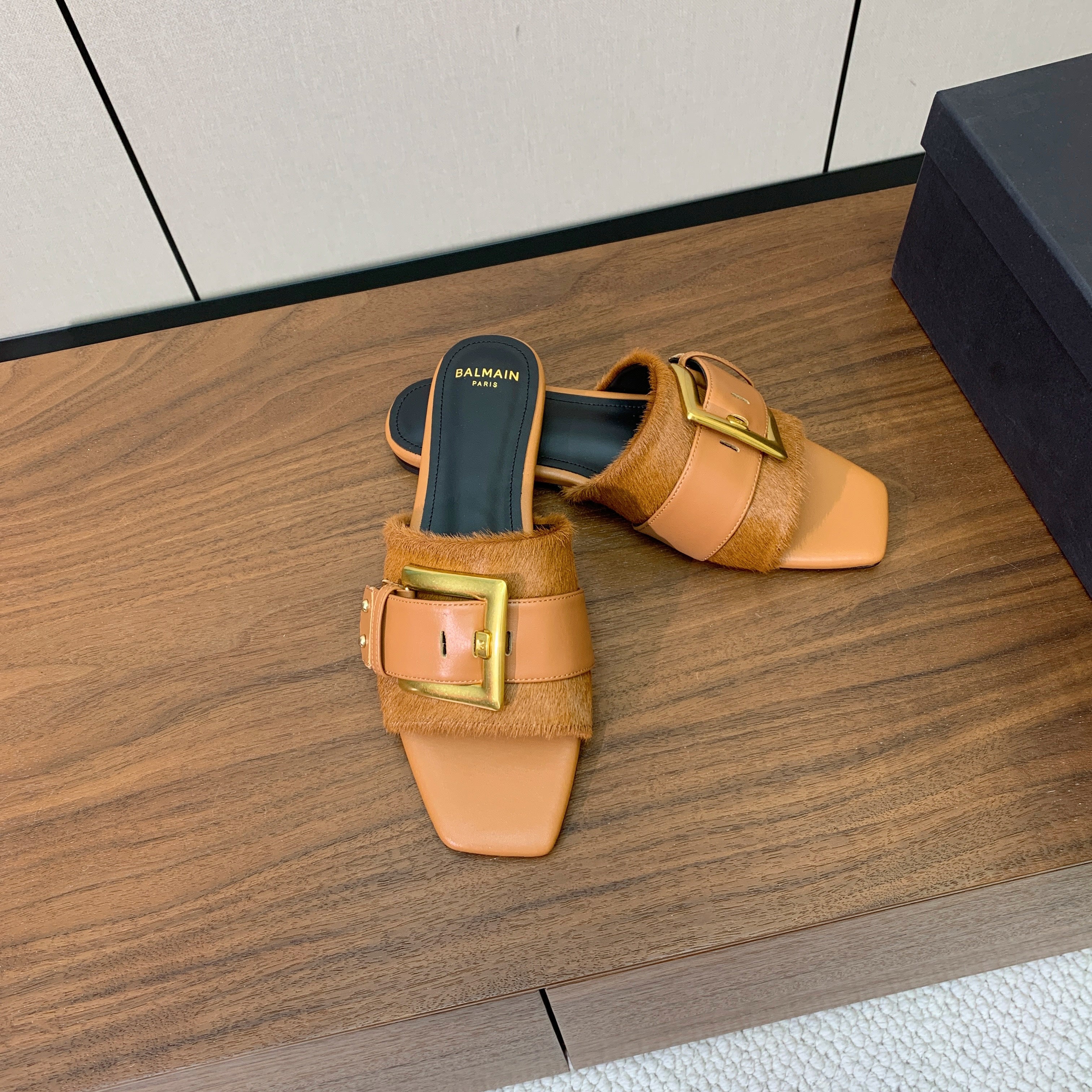 BALMAIN 26S B-BELT FLAT SANDALS IN LIGHT BROWN CALFSKIN AND PONY HAIR