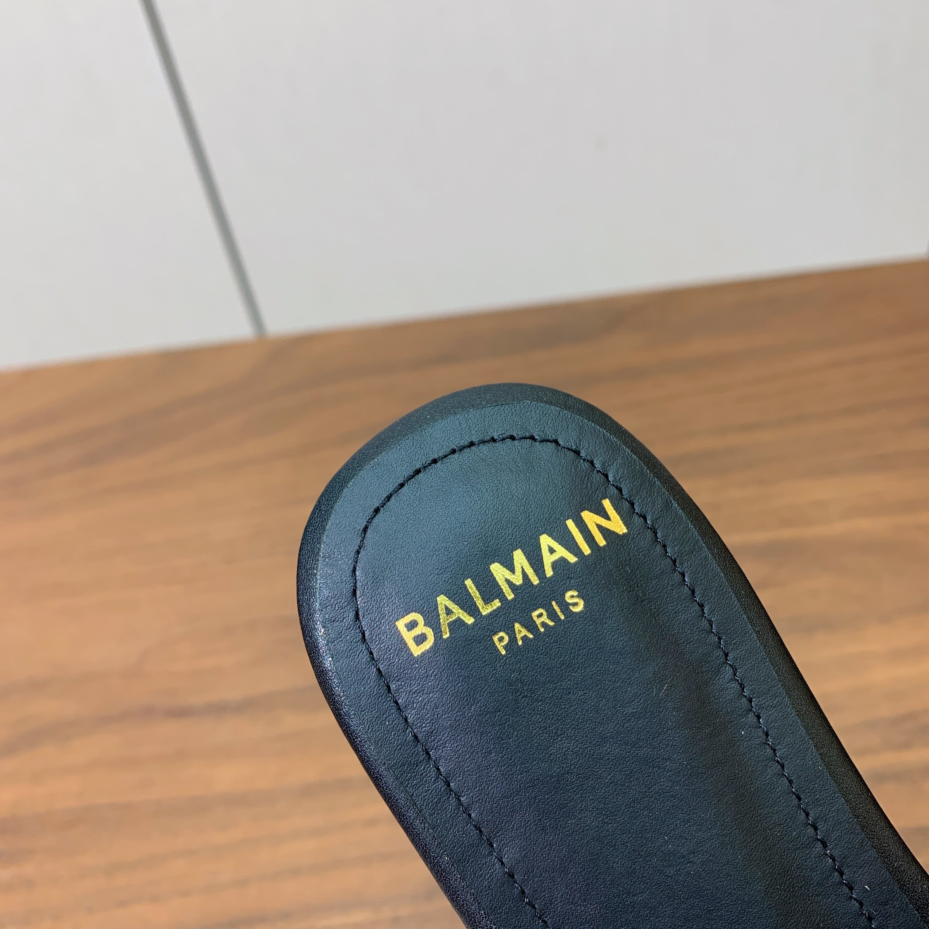 BALMAIN 26S FLAT SANDALS IN BLACK CALFSKIN AND MESH