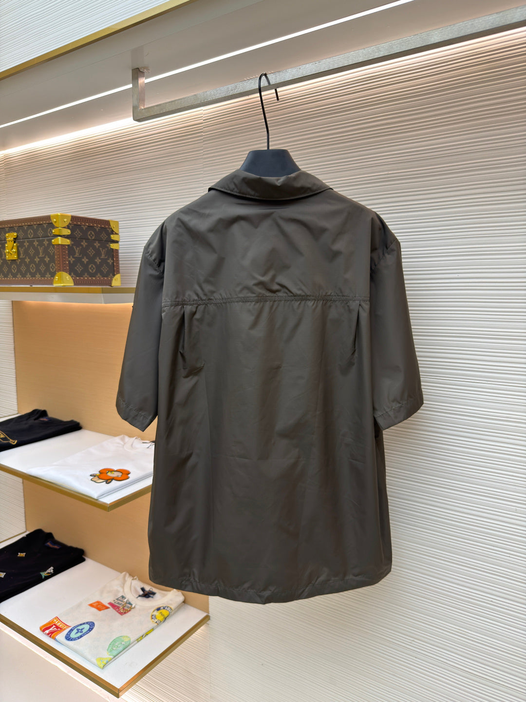 MONCLER 26S SHORT SLEEVE SHIRT 556