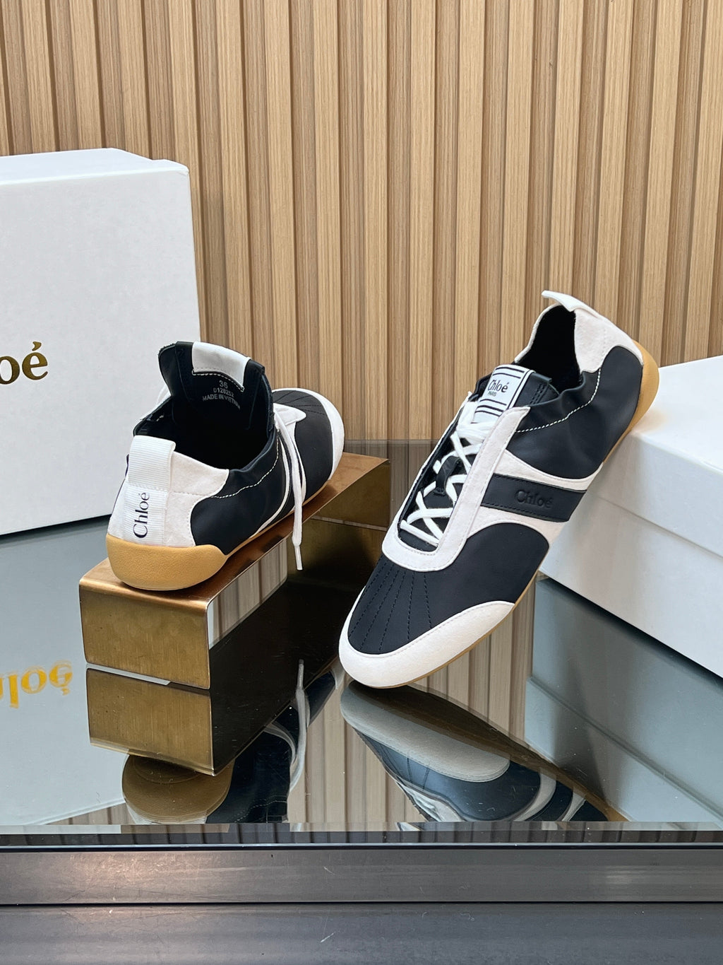 CHLOÉ 26S SNEAKERS IN BLACK CALFSKIN AND CREAM WHITE SUEDE
