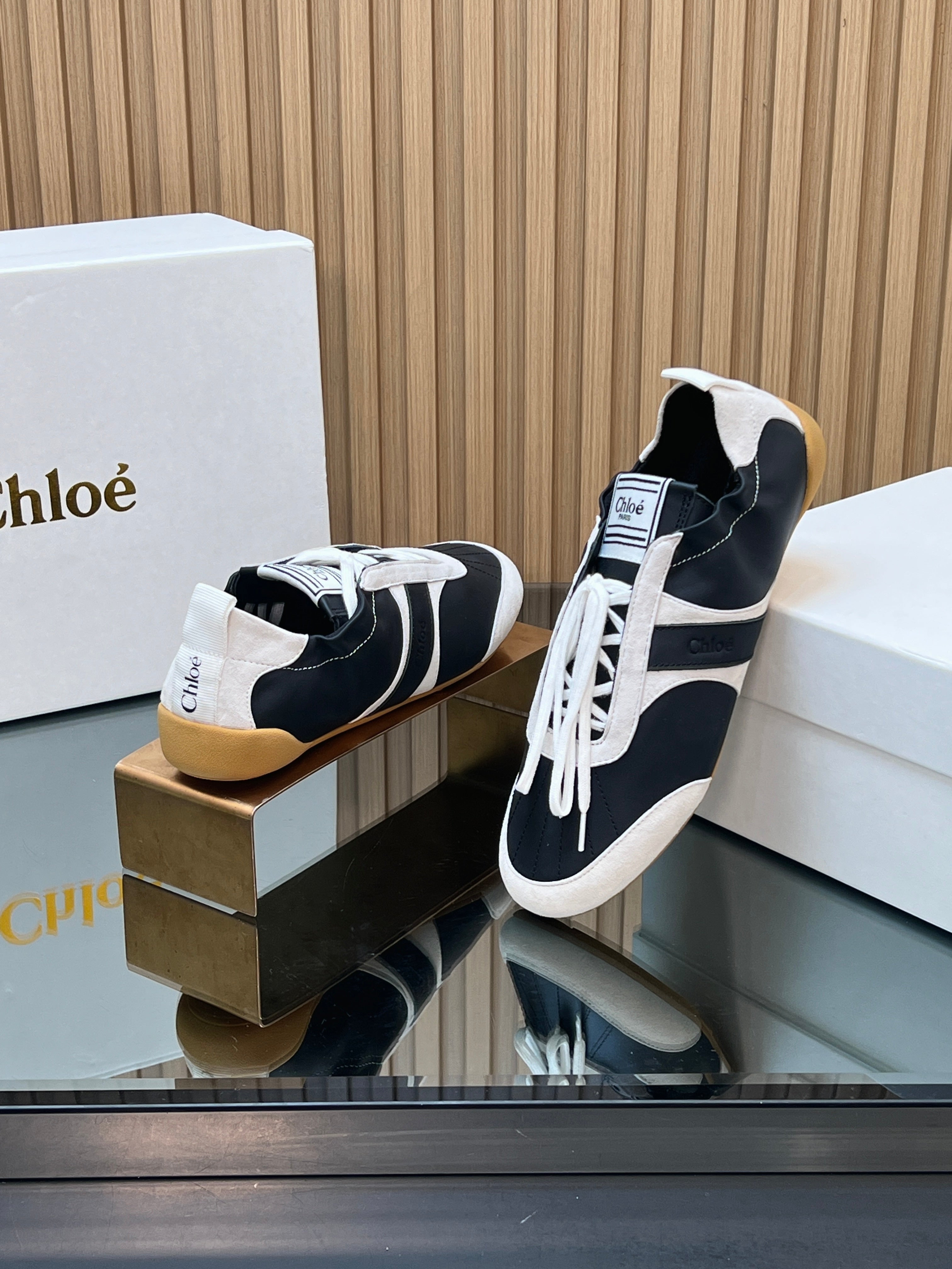 CHLOÉ 26S SNEAKERS IN BLACK CALFSKIN AND CREAM WHITE SUEDE
