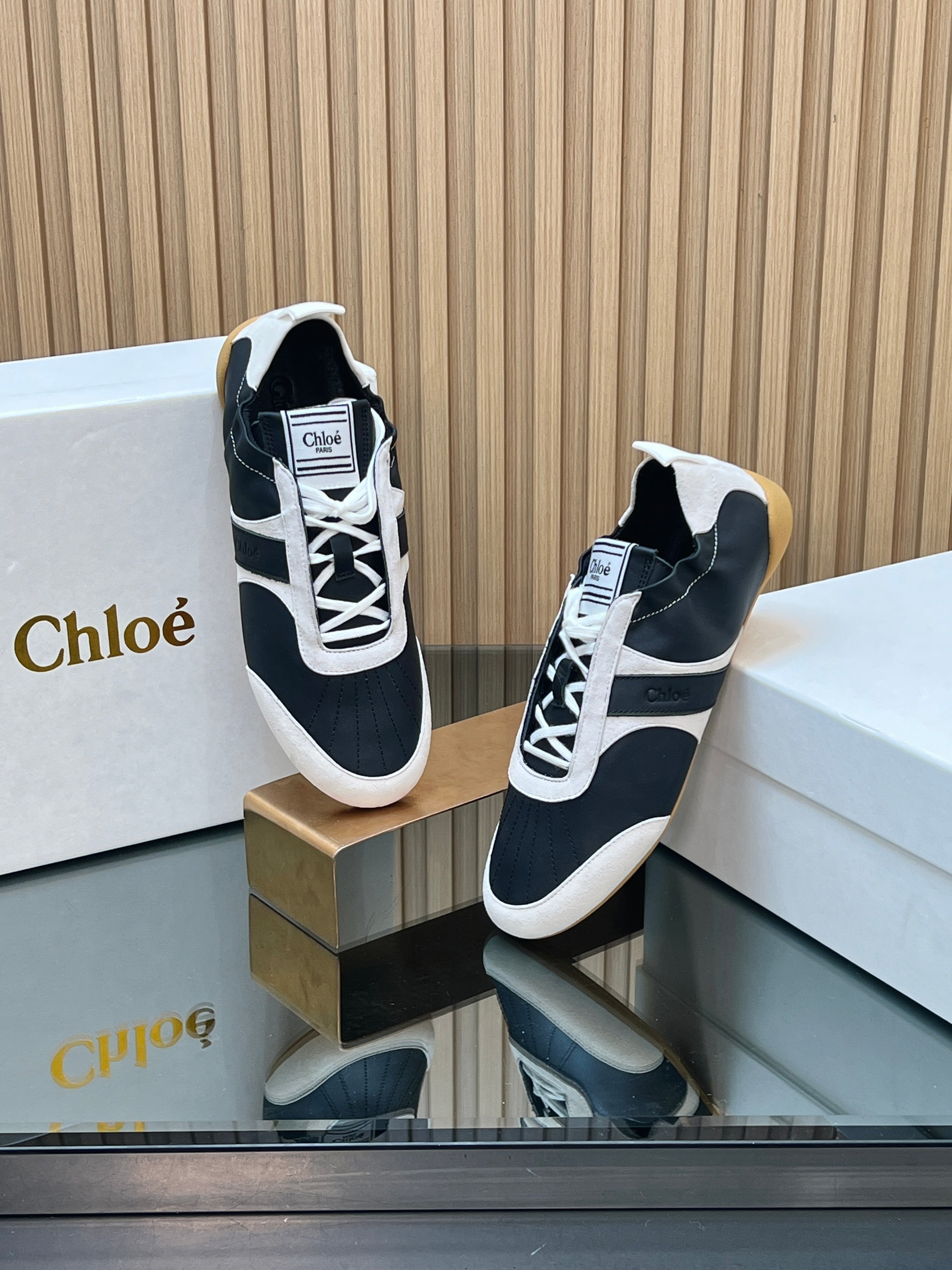 CHLOÉ 26S SNEAKERS IN BLACK CALFSKIN AND CREAM WHITE SUEDE
