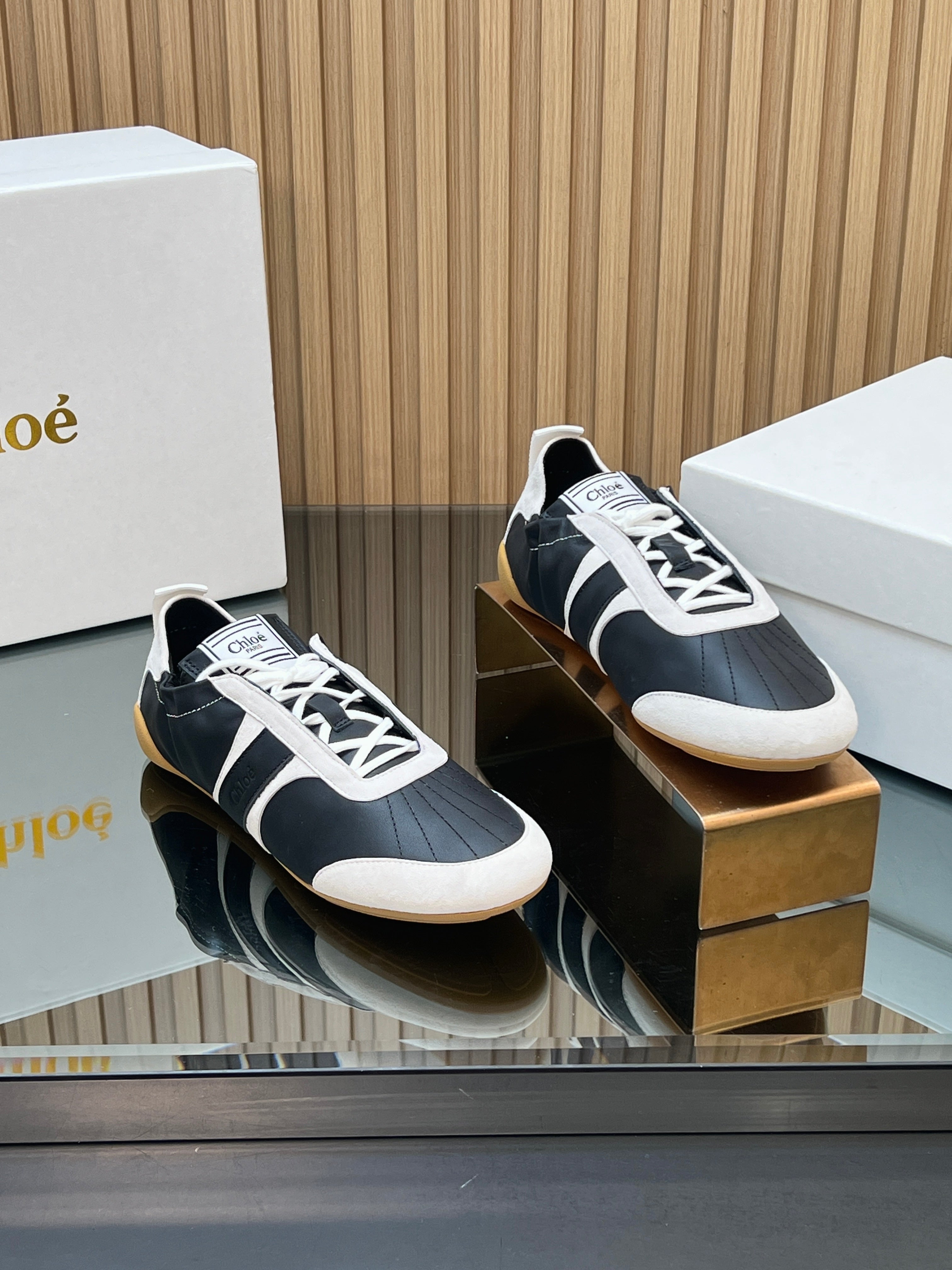 CHLOÉ 26S SNEAKERS IN BLACK CALFSKIN AND CREAM WHITE SUEDE