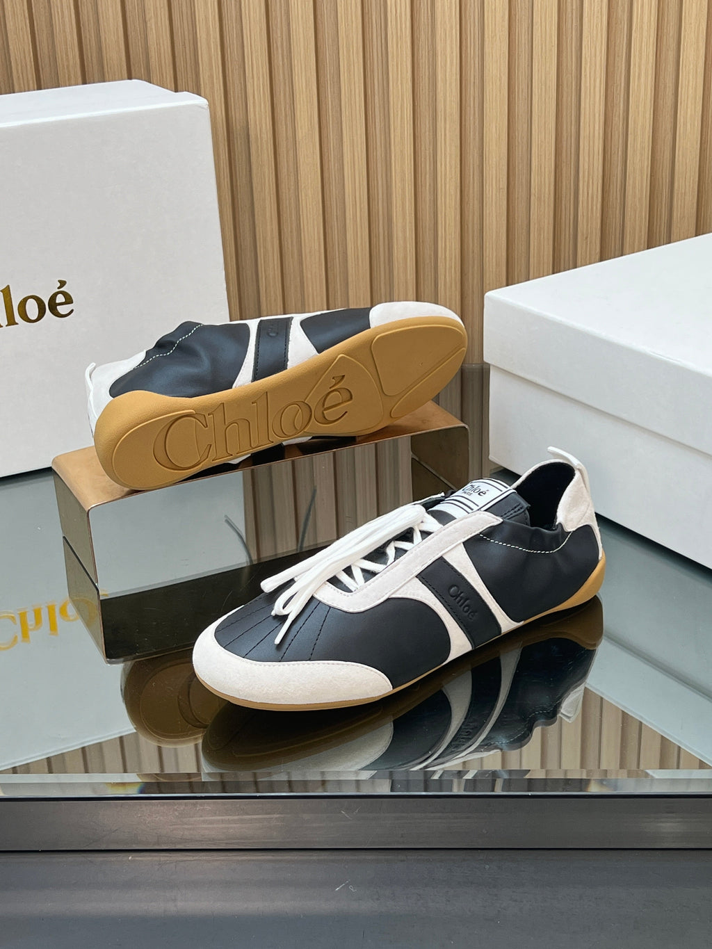 CHLOÉ 26S SNEAKERS IN BLACK CALFSKIN AND CREAM WHITE SUEDE