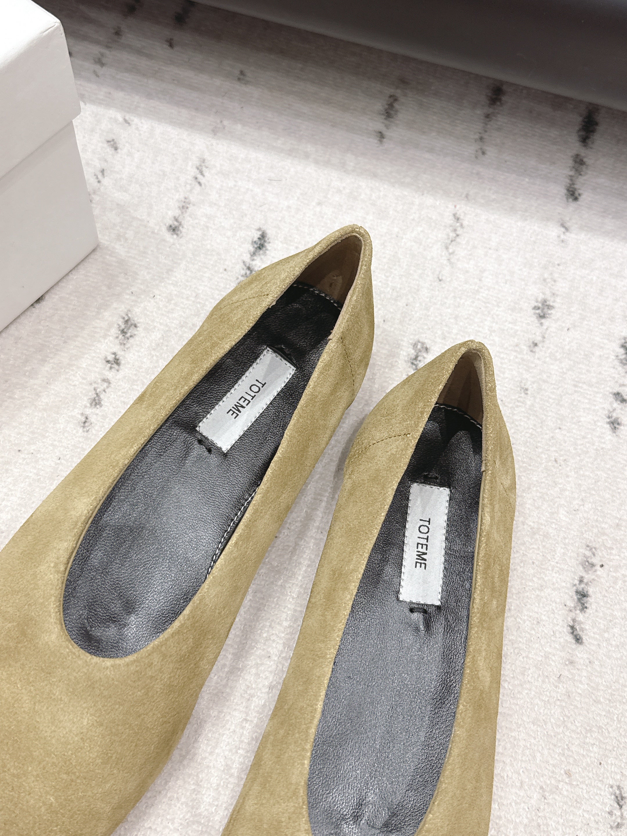 THE ROW 26S BALLET FLATS IN OLIVE BROWN SUEDE