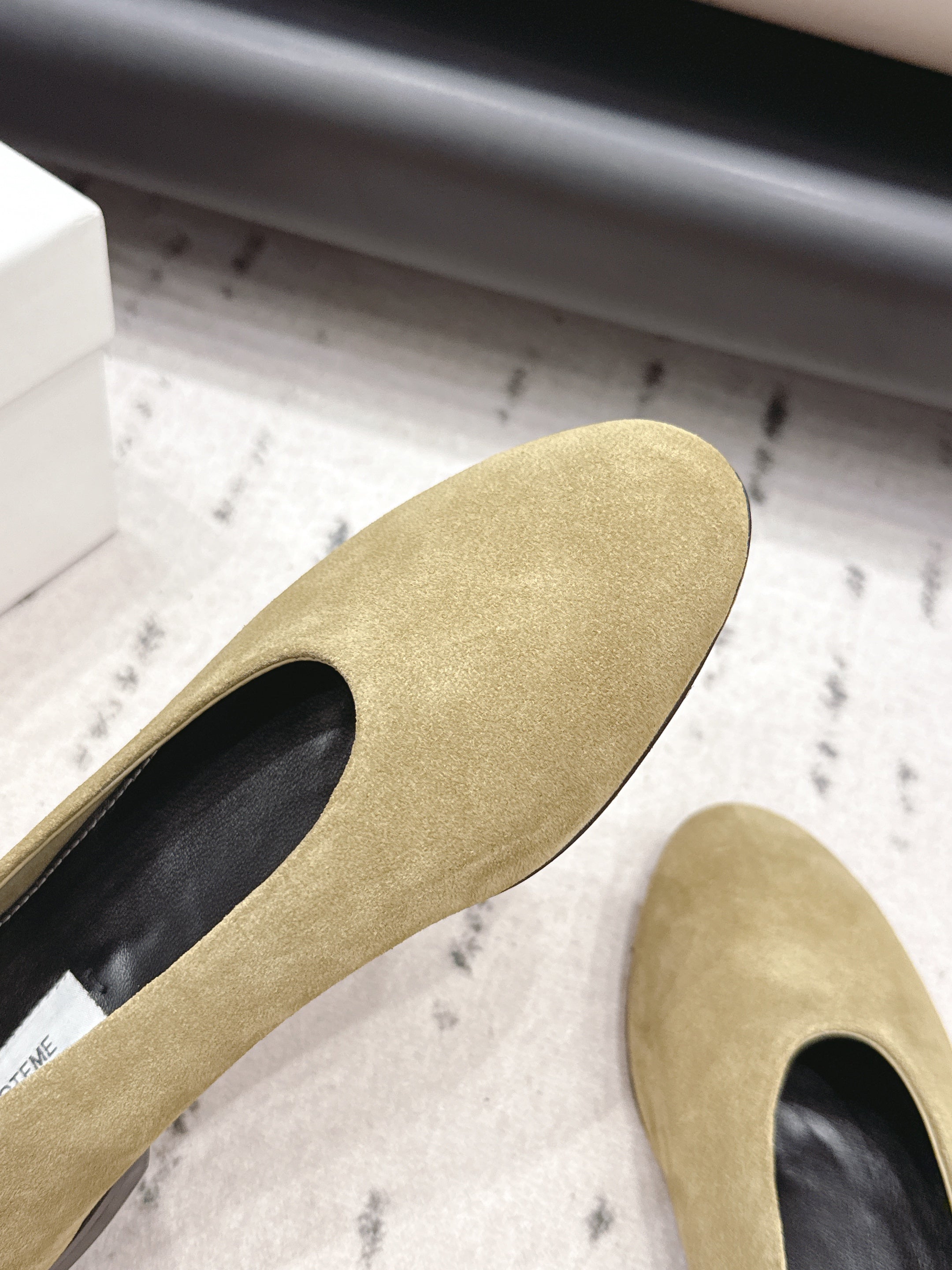 THE ROW 26S BALLET FLATS IN OLIVE BROWN SUEDE