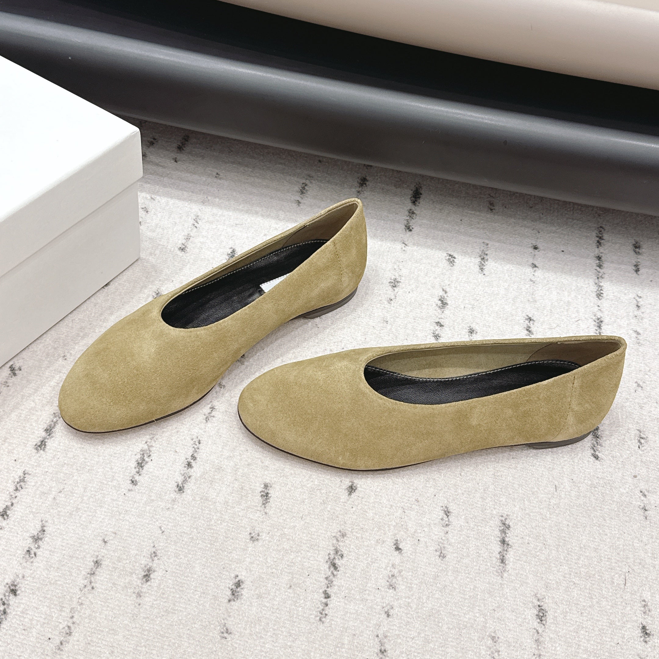 THE ROW 26S BALLET FLATS IN OLIVE BROWN SUEDE
