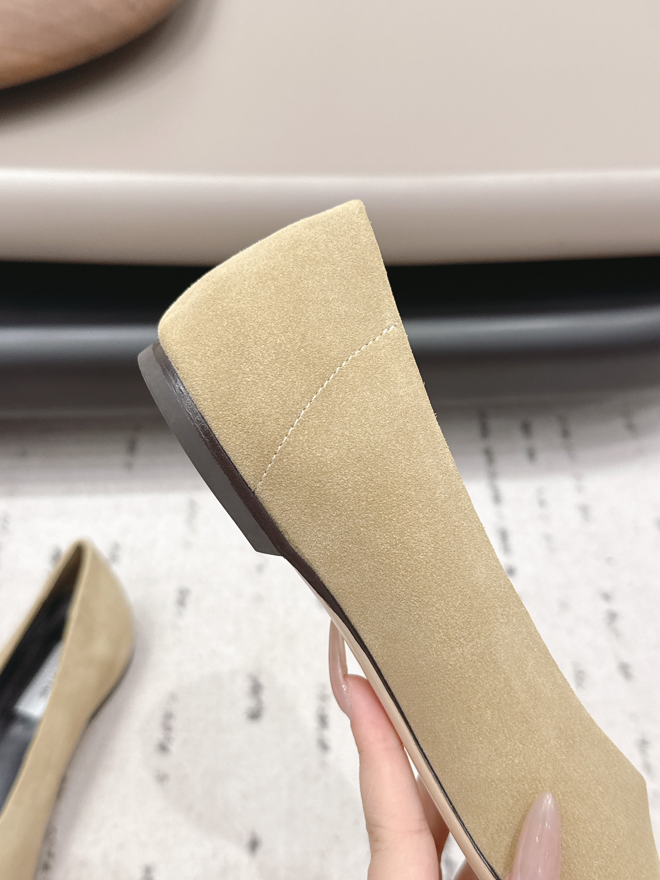 THE ROW 26S BALLET FLATS IN BEIGE SUEDE