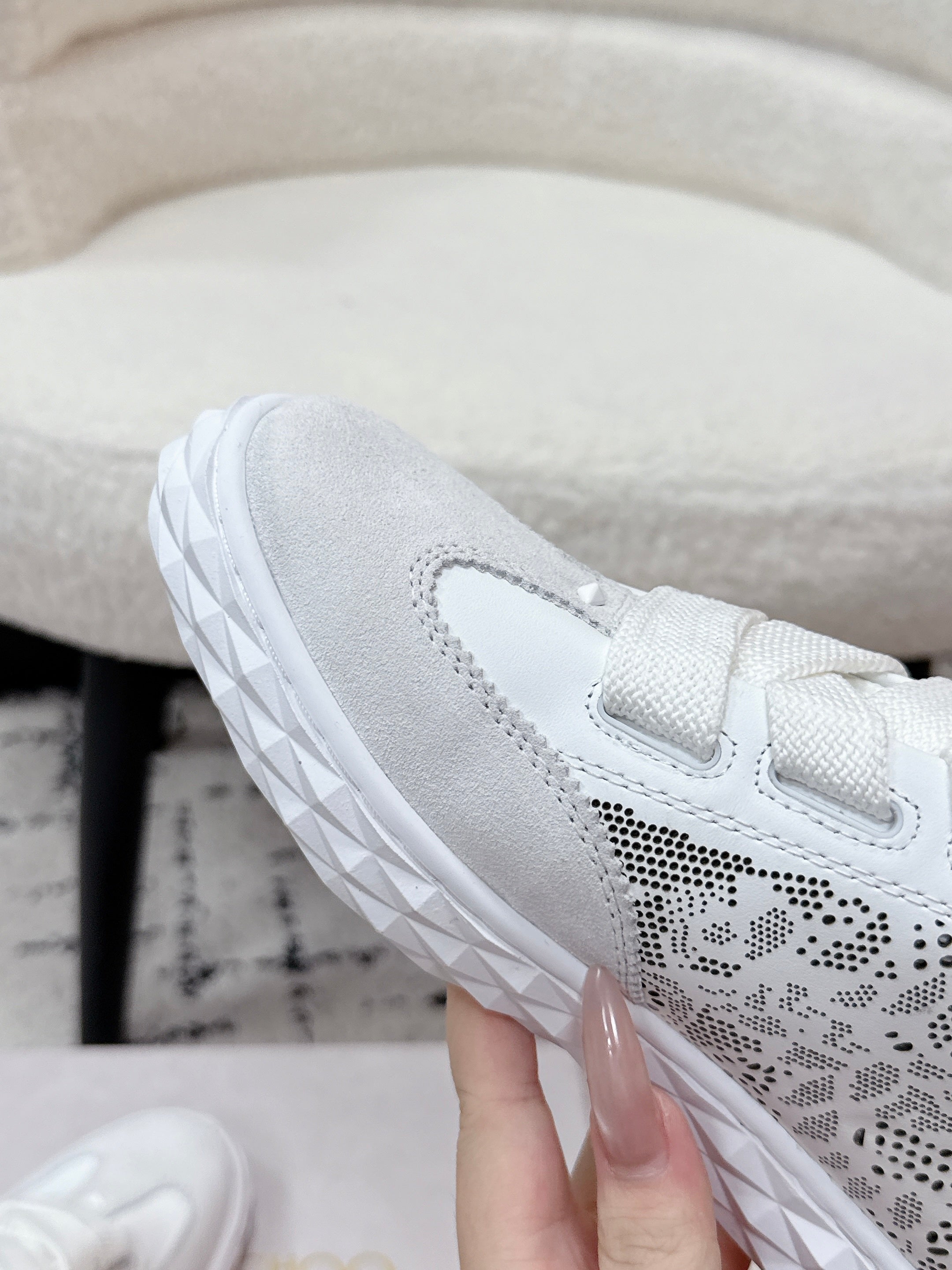 JIMMY CHOO 26S SNEAKERS IN WHITE SUEDE