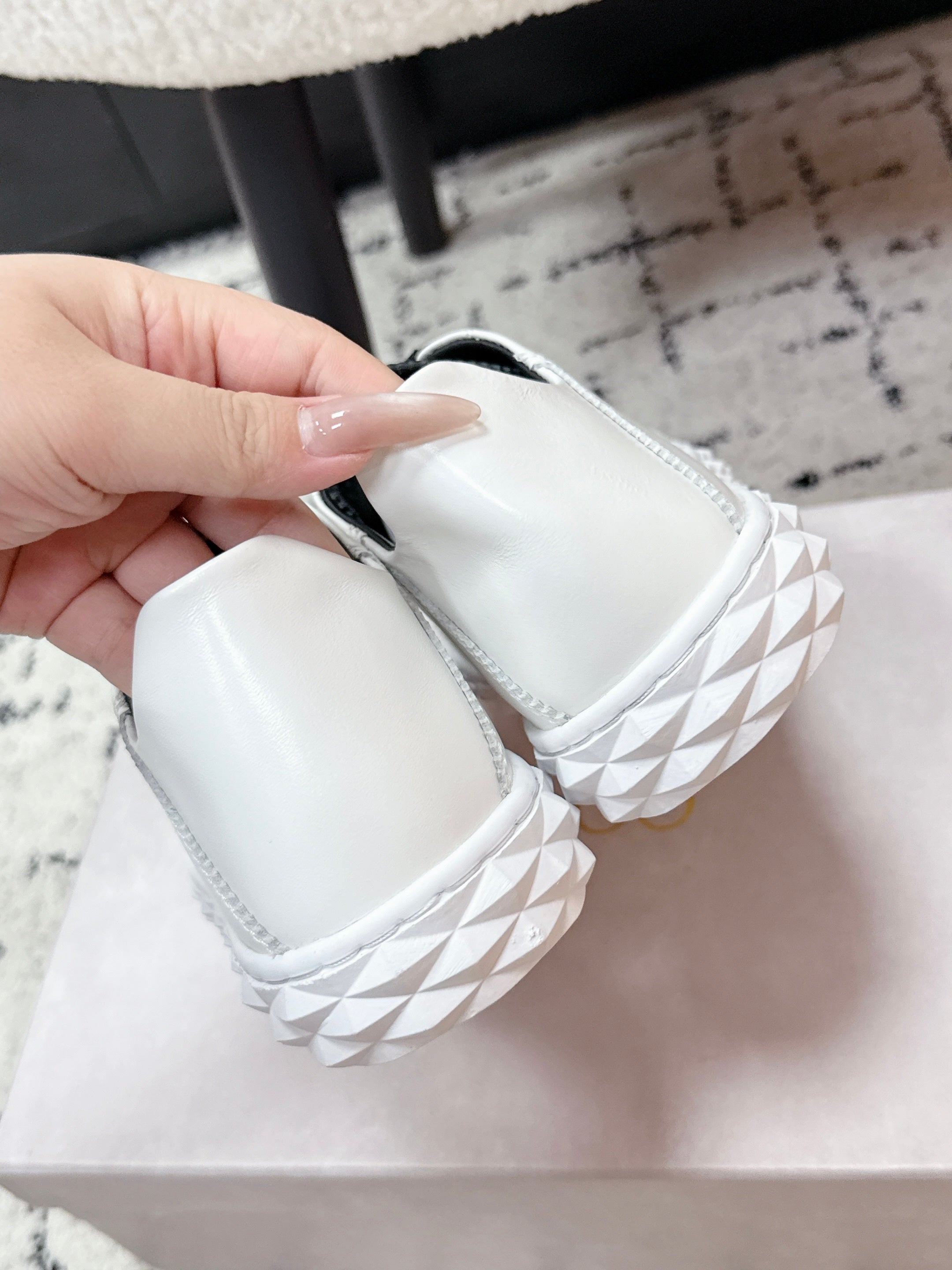 JIMMY CHOO 26S SNEAKERS IN WHITE SUEDE WITH BLACK LACES