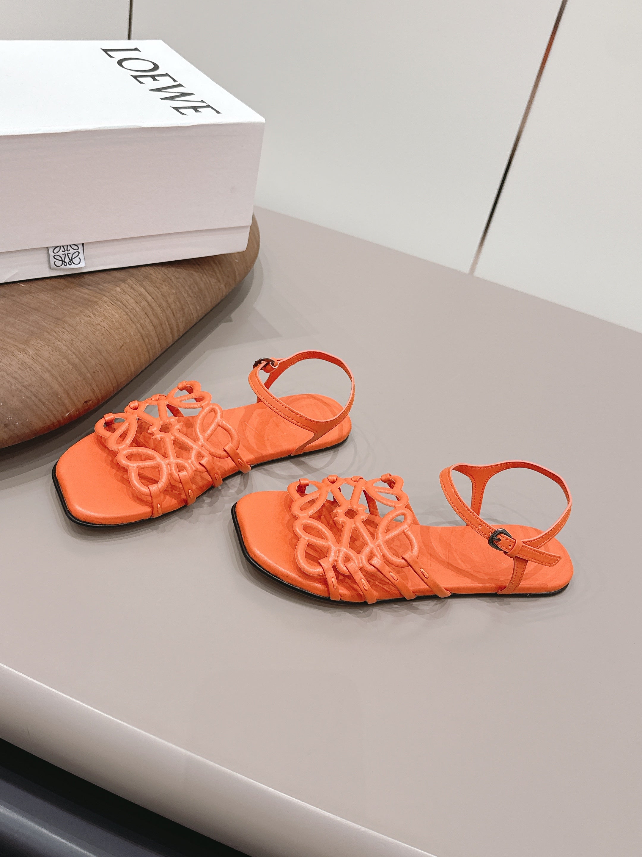 LOEWE 26S SQUARE TOE SANDALS IN ORANGE CALFSKIN LOGO