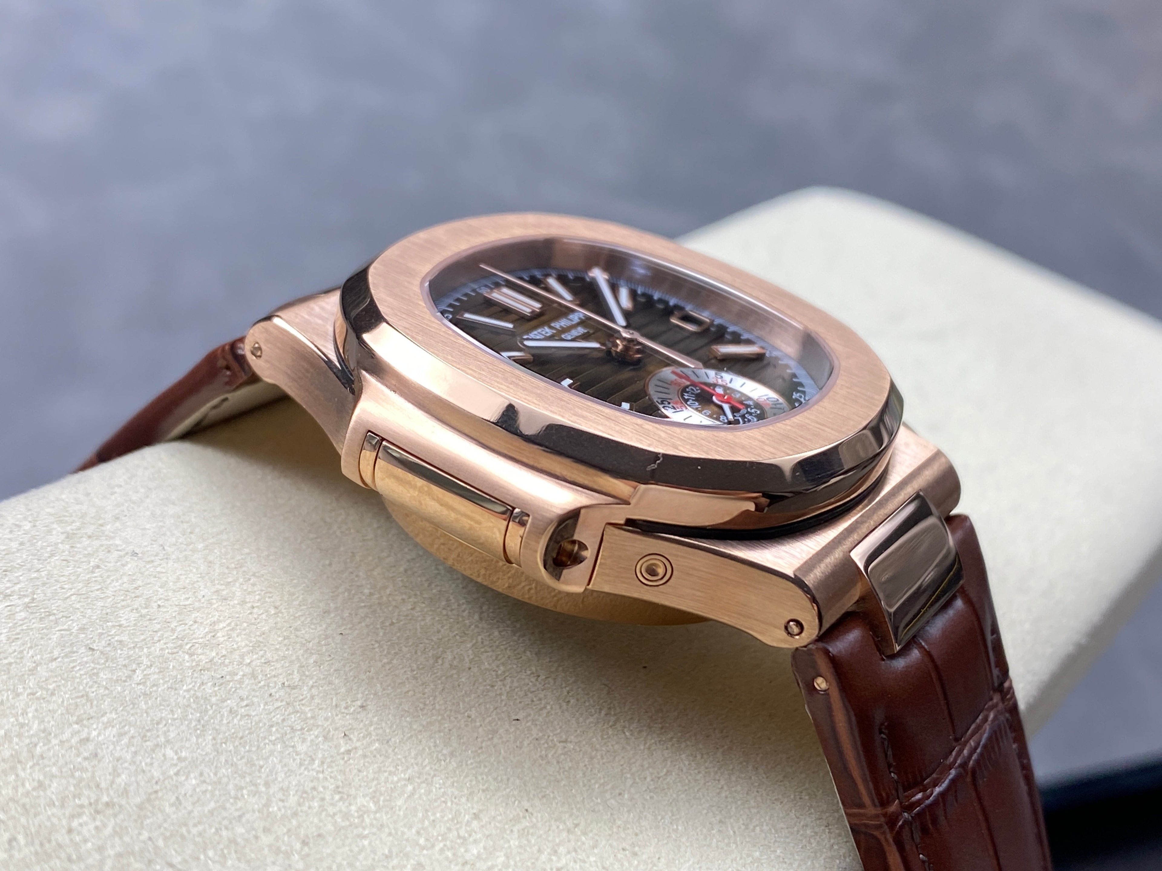 NAUTILUS ROSE GOLD CASE BROWN SUNBURST DIAL ALLIGATOR LEATHER STRAP