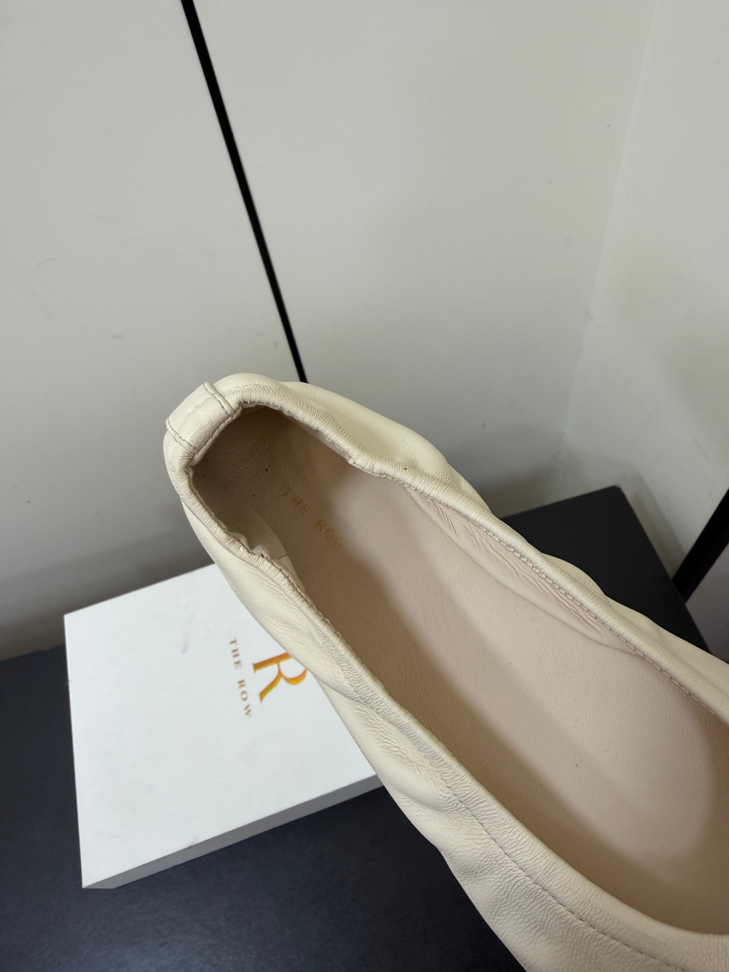 THE ROW 26S POINTED TOE BALLET FLATS IN IVORY WHITE LAMBSKIN