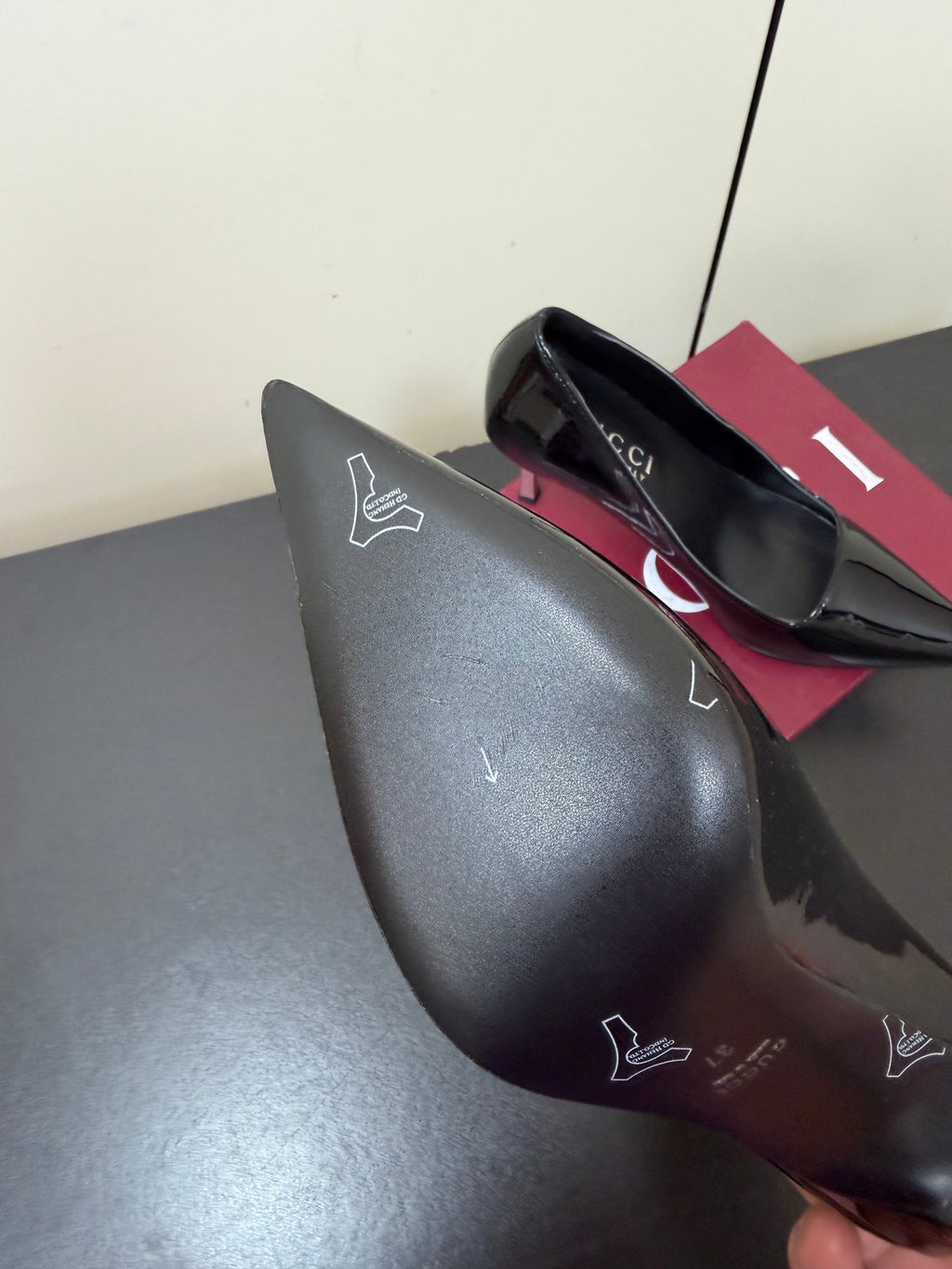 GUCCI 26S POINTED TOE PUMPS 85MM IN BLACK PATENT CALFSKIN