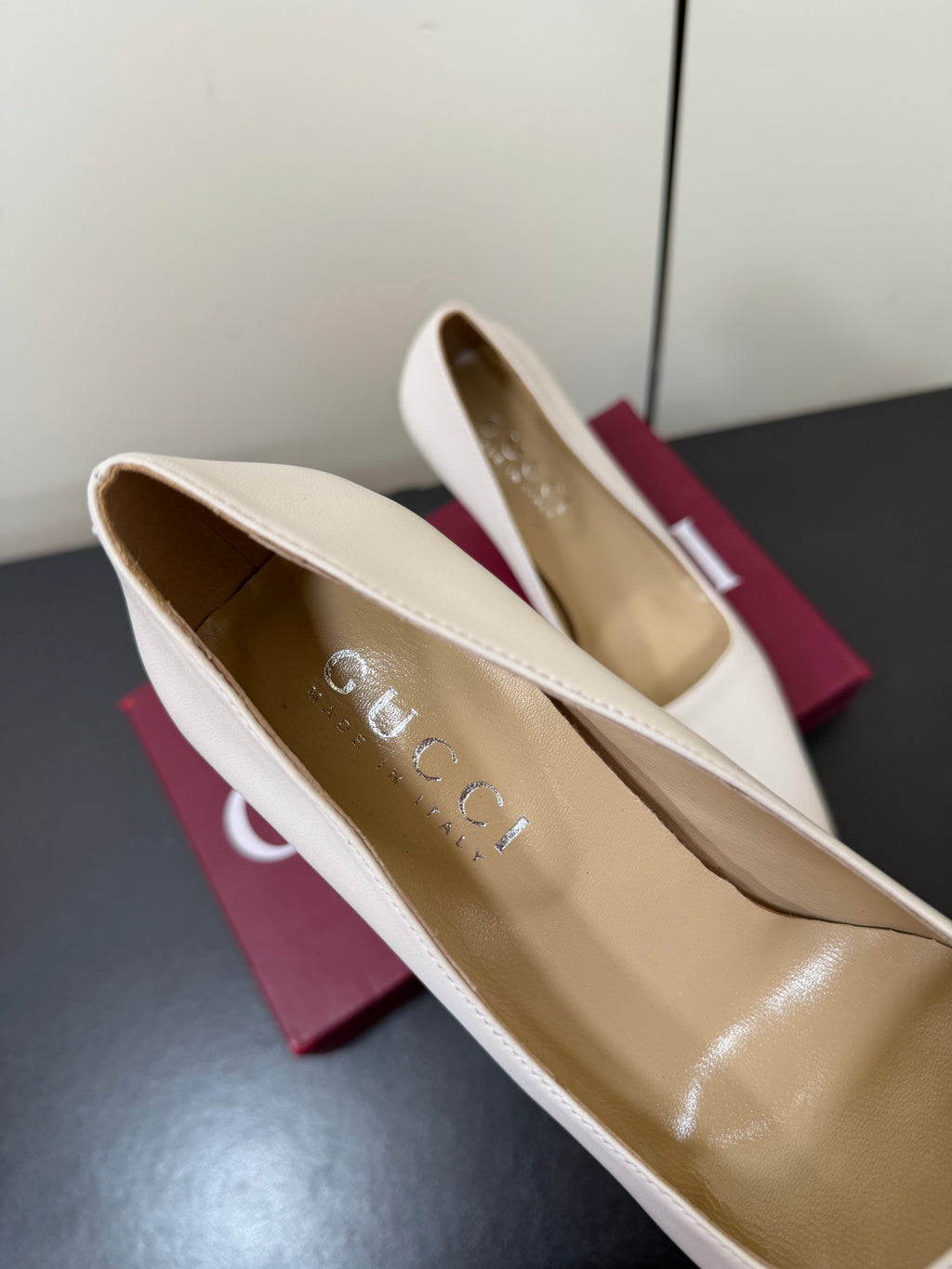GUCCI 26S POINTED TOE PUMPS 85MM IN WHITE CALFSKIN