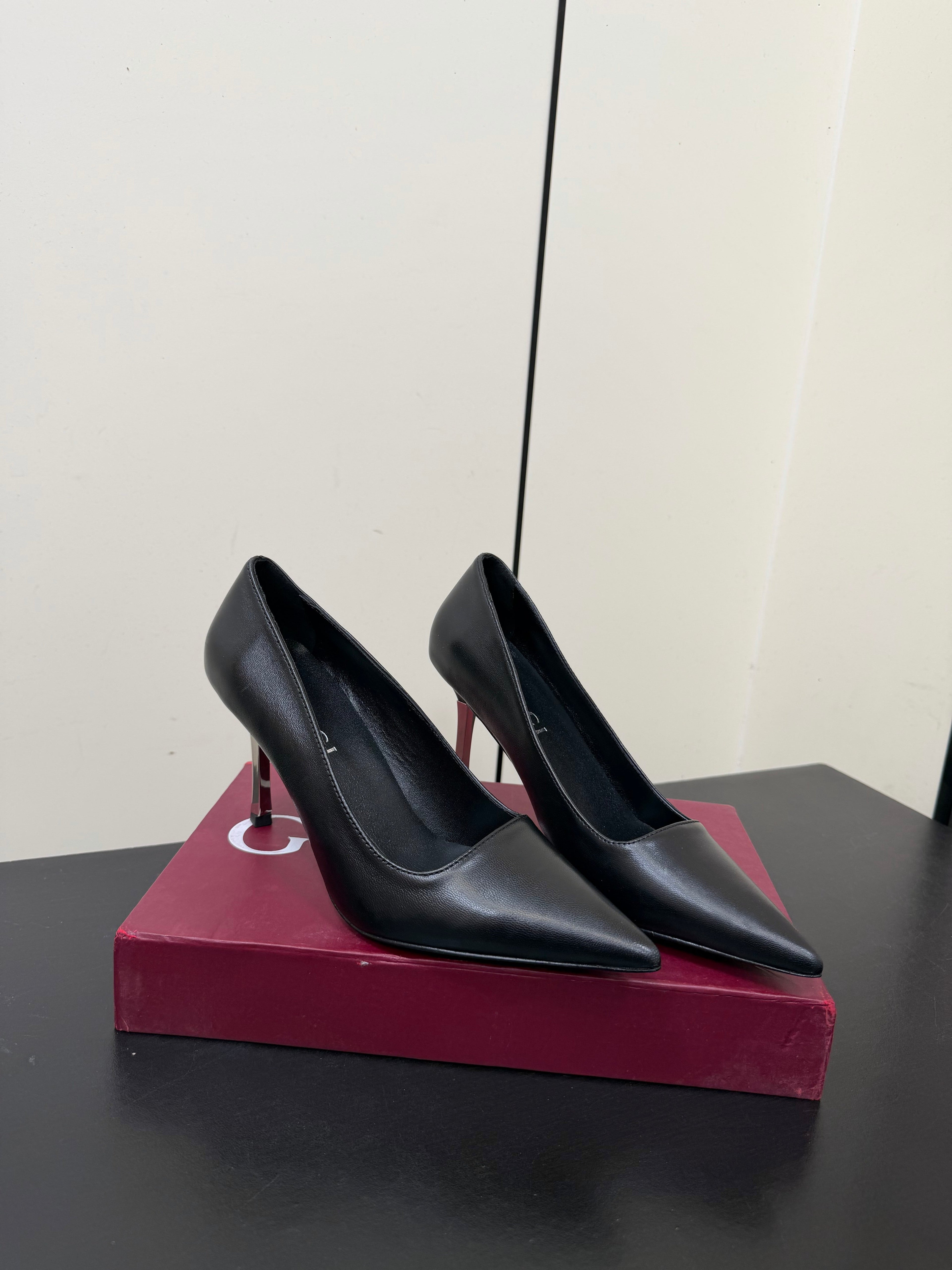 GUCCI 26S POINTED TOE PUMPS 85MM IN BLACK CALFSKIN