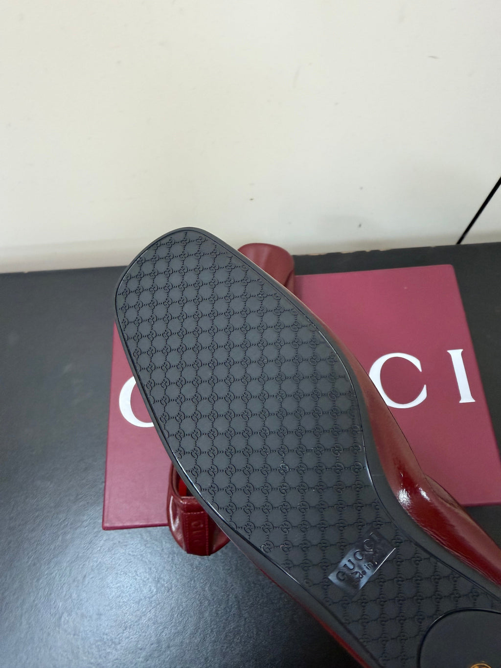GUCCI 26S BALLET FLATS IN BURGUNDY RED SHINY CALFSKIN GOLD HARDWARE