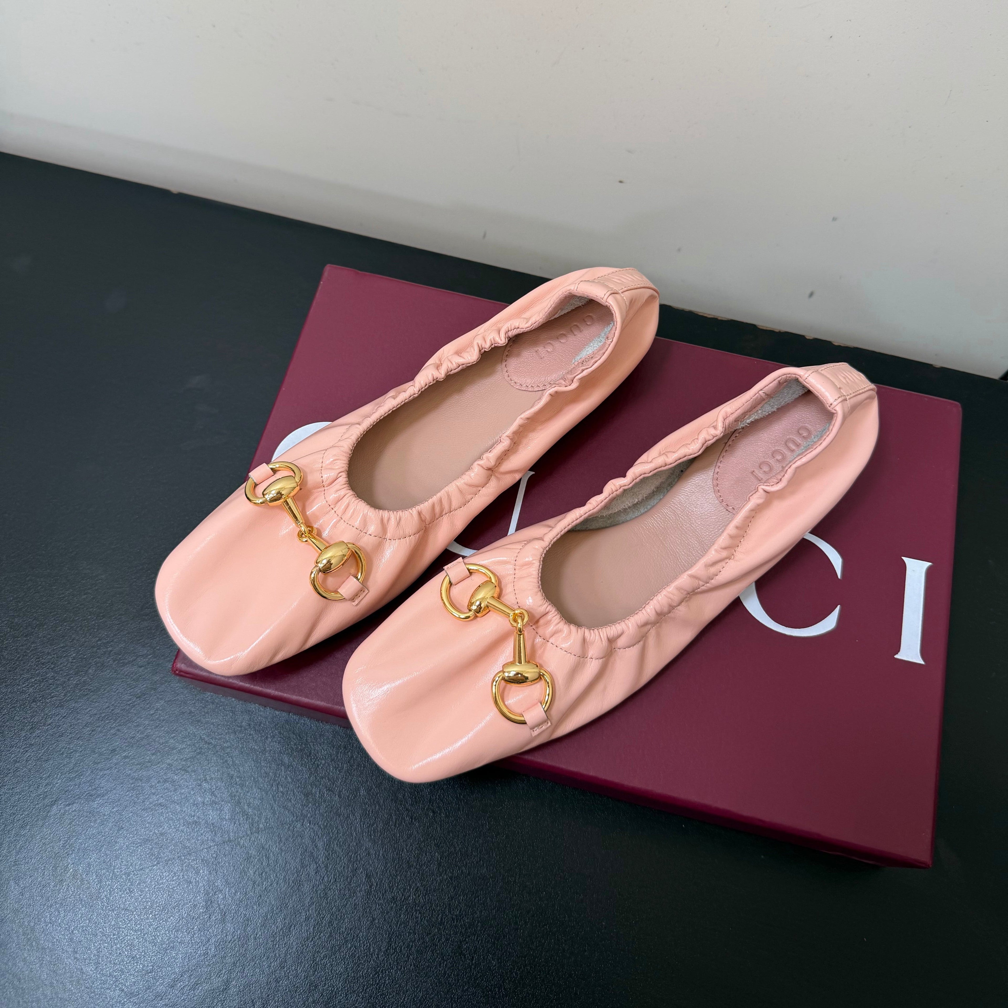 GUCCI 26S BALLET FLATS IN LIGHT PINK SHINY CALFSKIN GOLD HARDWARE