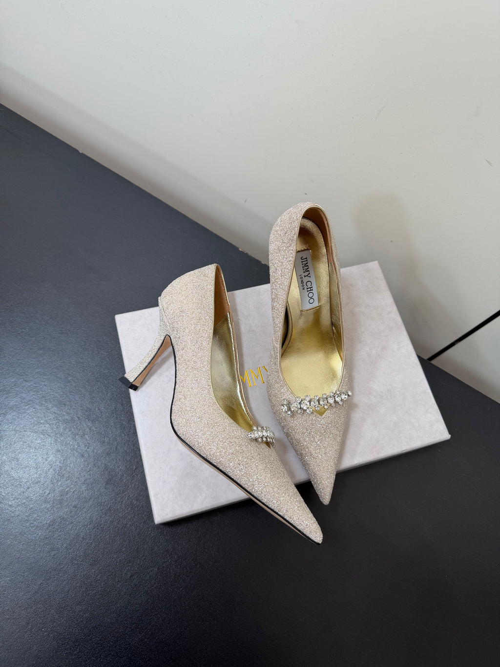 JIMMY CHOO 26S EMBELLISHED HIGH HEELS 90 MM IN CHAMPAGNE GOLD GLITTER