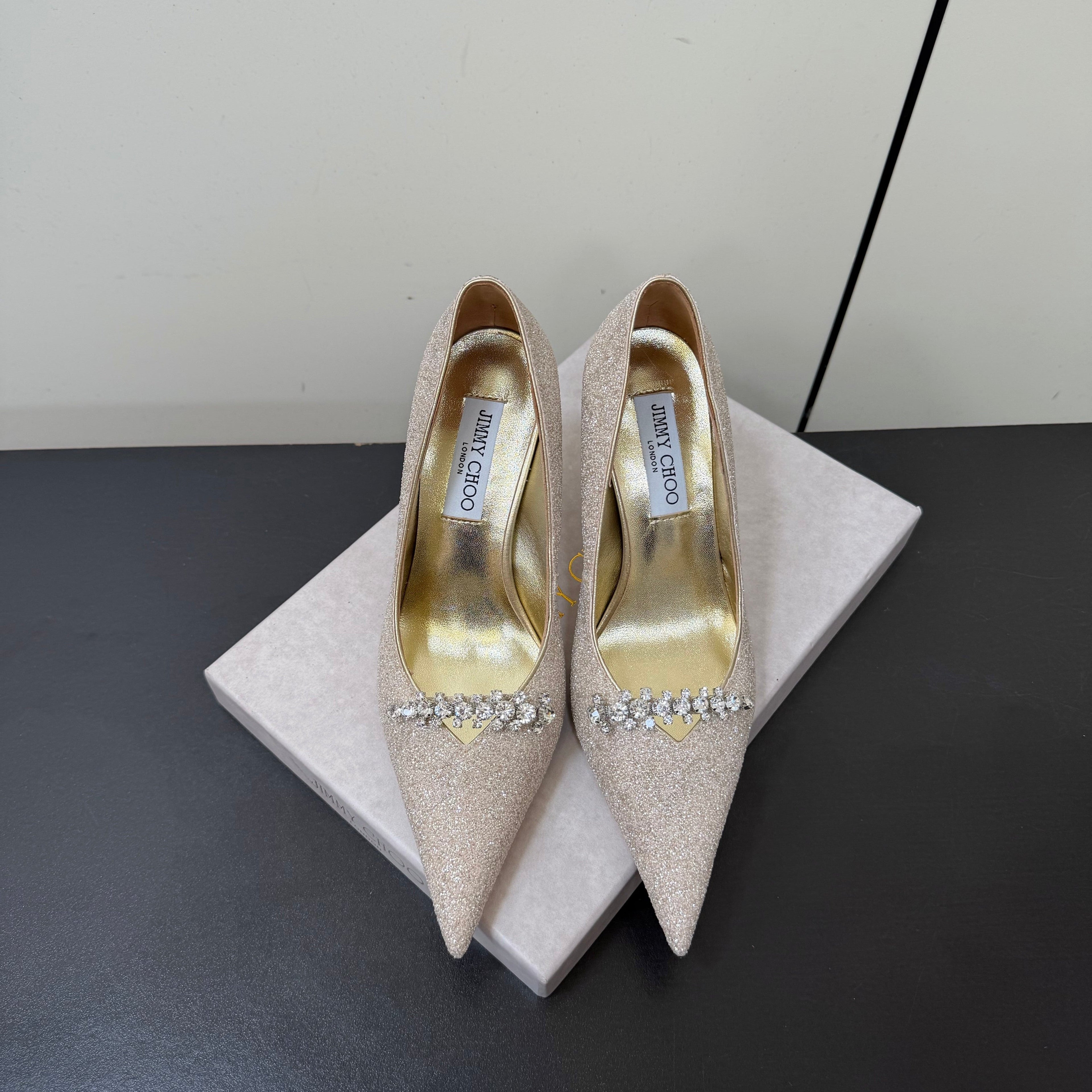 JIMMY CHOO 26S EMBELLISHED HIGH HEELS 90 MM IN CHAMPAGNE GOLD GLITTER