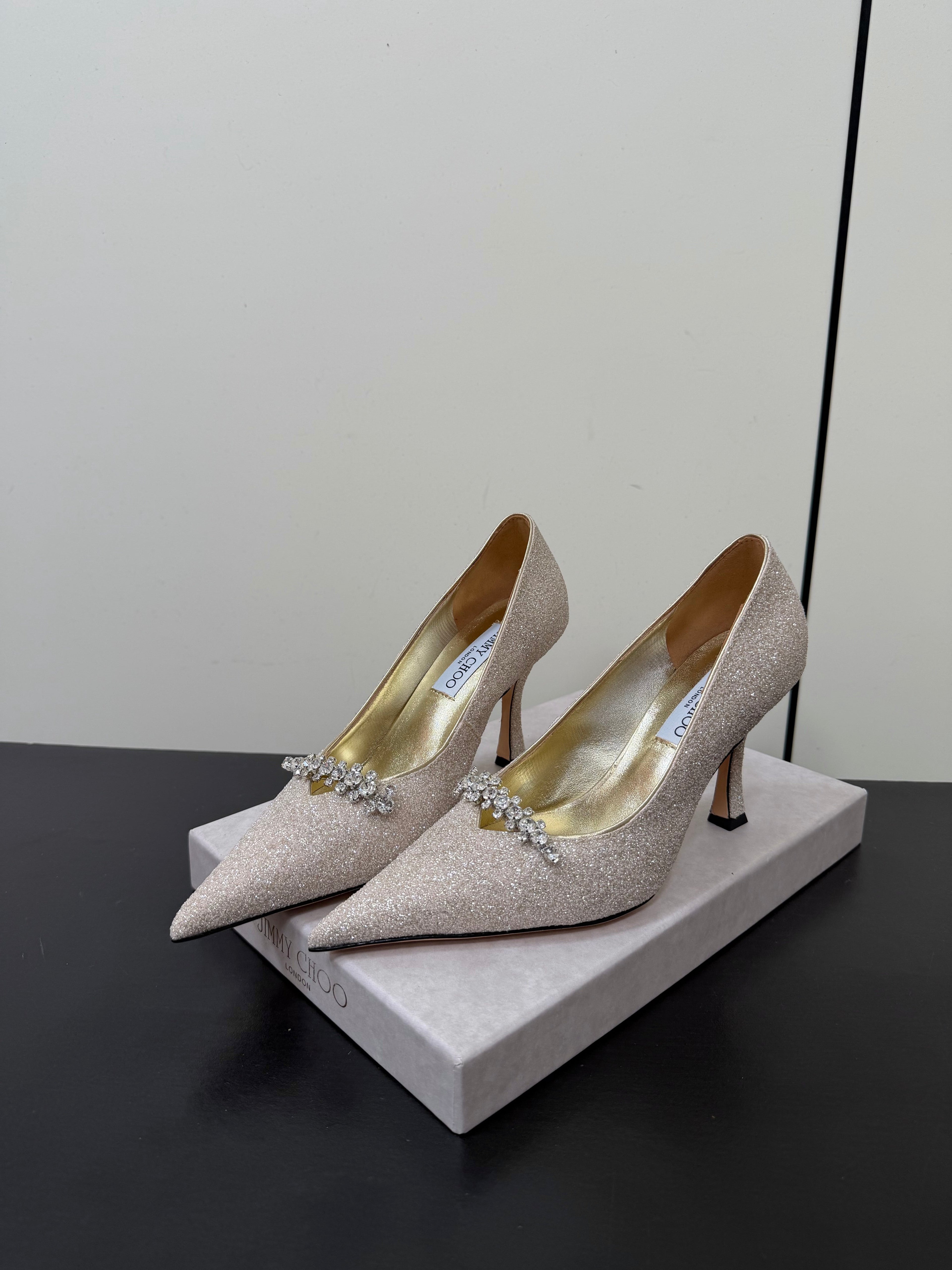 JIMMY CHOO 26S EMBELLISHED HIGH HEELS 90 MM IN CHAMPAGNE GOLD GLITTER