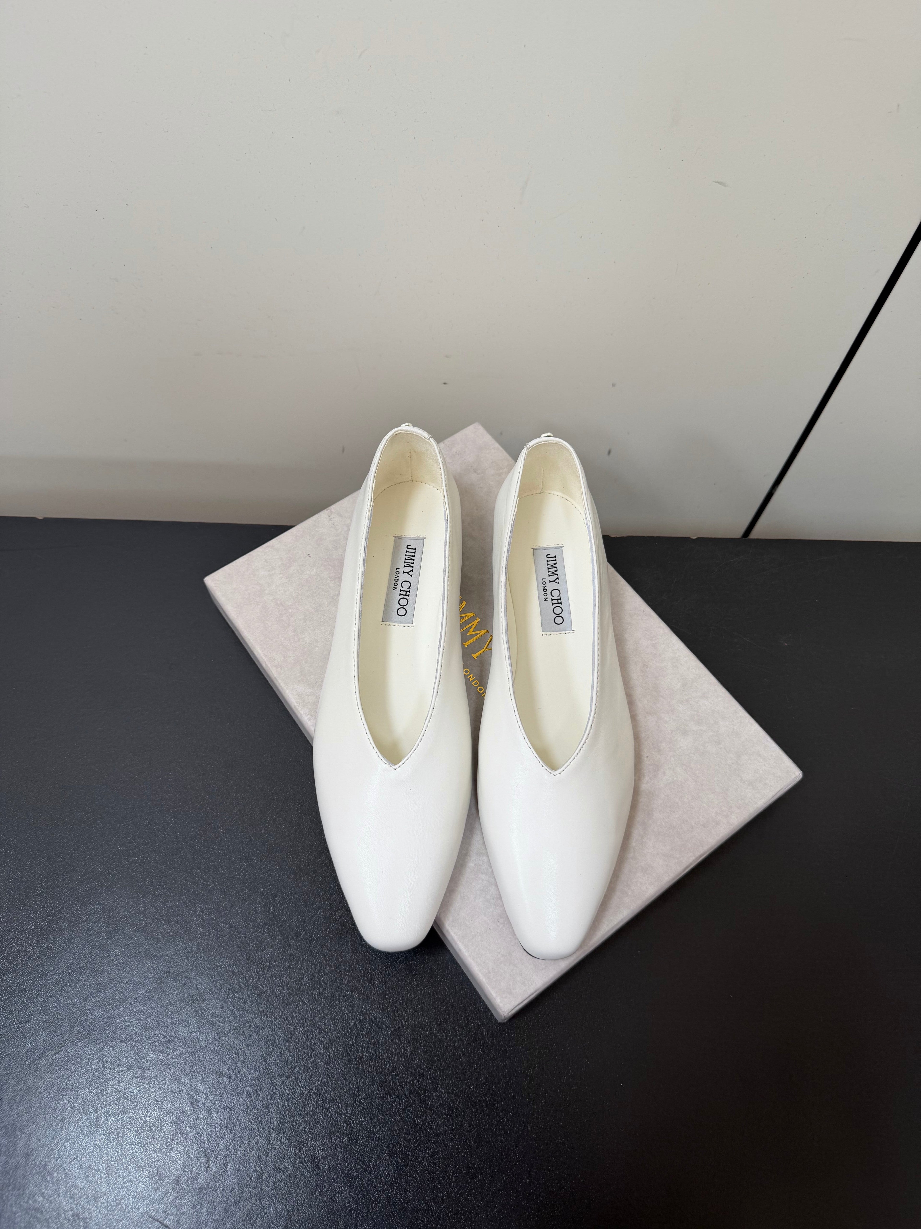 JIMMY CHOO 26S BALLET FLATS IN WHITE LAMBSKIN